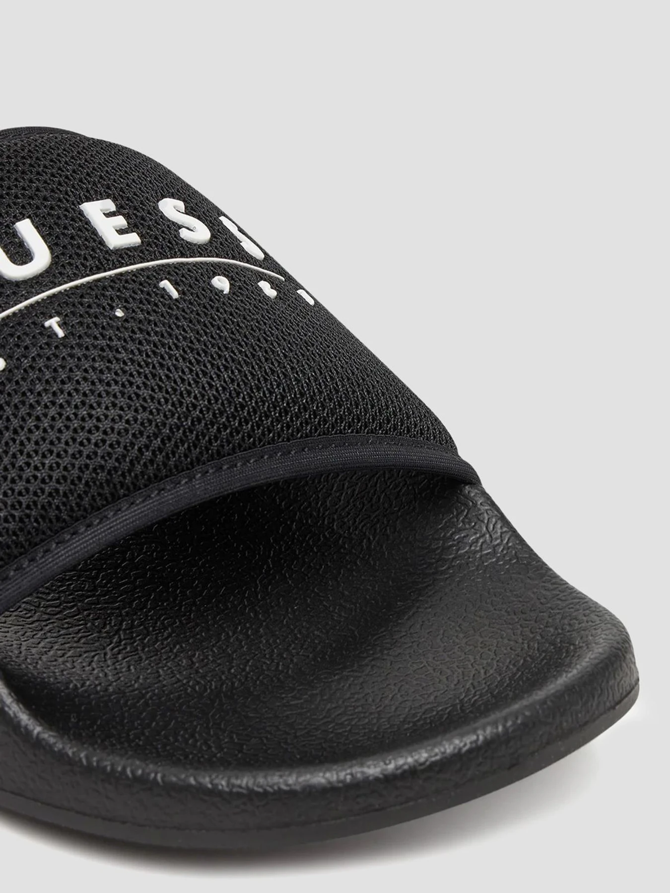 Шлёпанцы GUESS модель FMJTOM.FAB19;BLACK Шлёпанцы GUESS модель FMJTOM.FAB19;BLACK Фото
