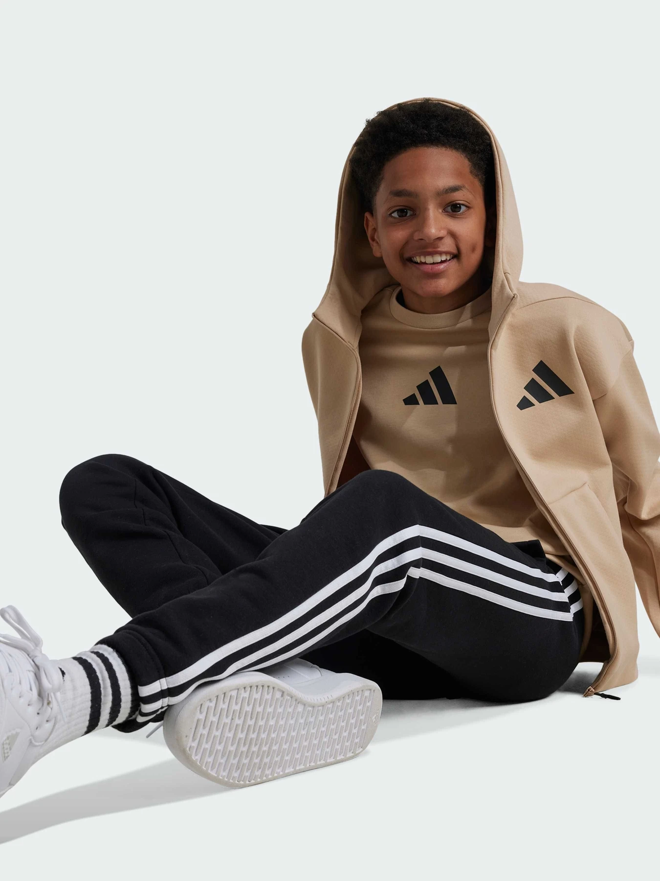 Худи и свитшоты Adidas ZNE модель JF2495 Худи и свитшоты Adidas ZNE модель JF2495 Фото