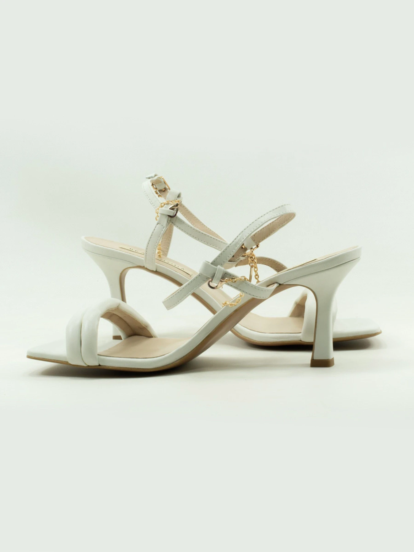 Босоножки BRAVOMODA модель 0109 WHITE Босоножки BRAVOMODA модель 0109 WHITE Фото