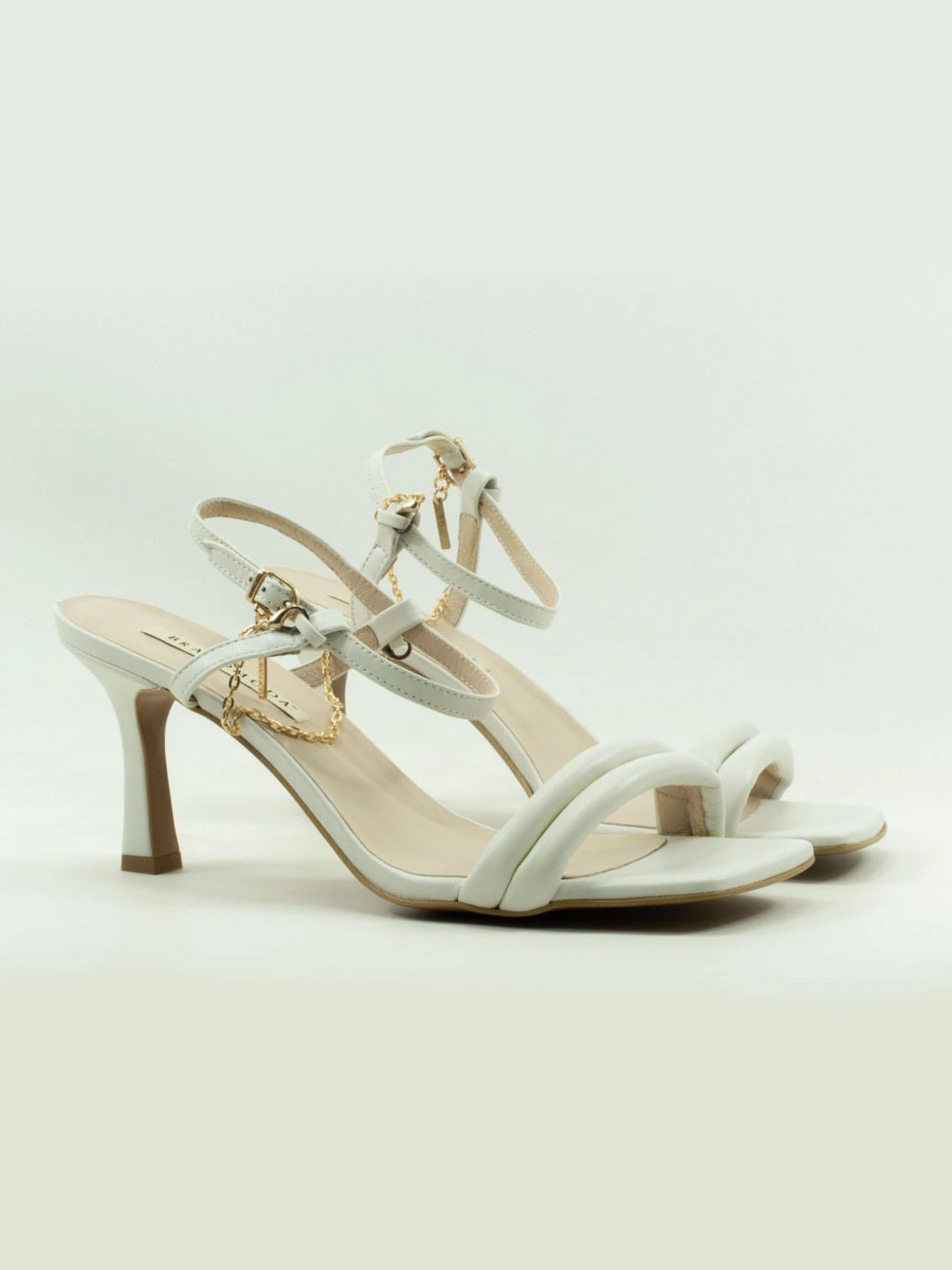 Босоножки BRAVOMODA модель 0109 WHITE Босоножки BRAVOMODA модель 0109 WHITE Фото