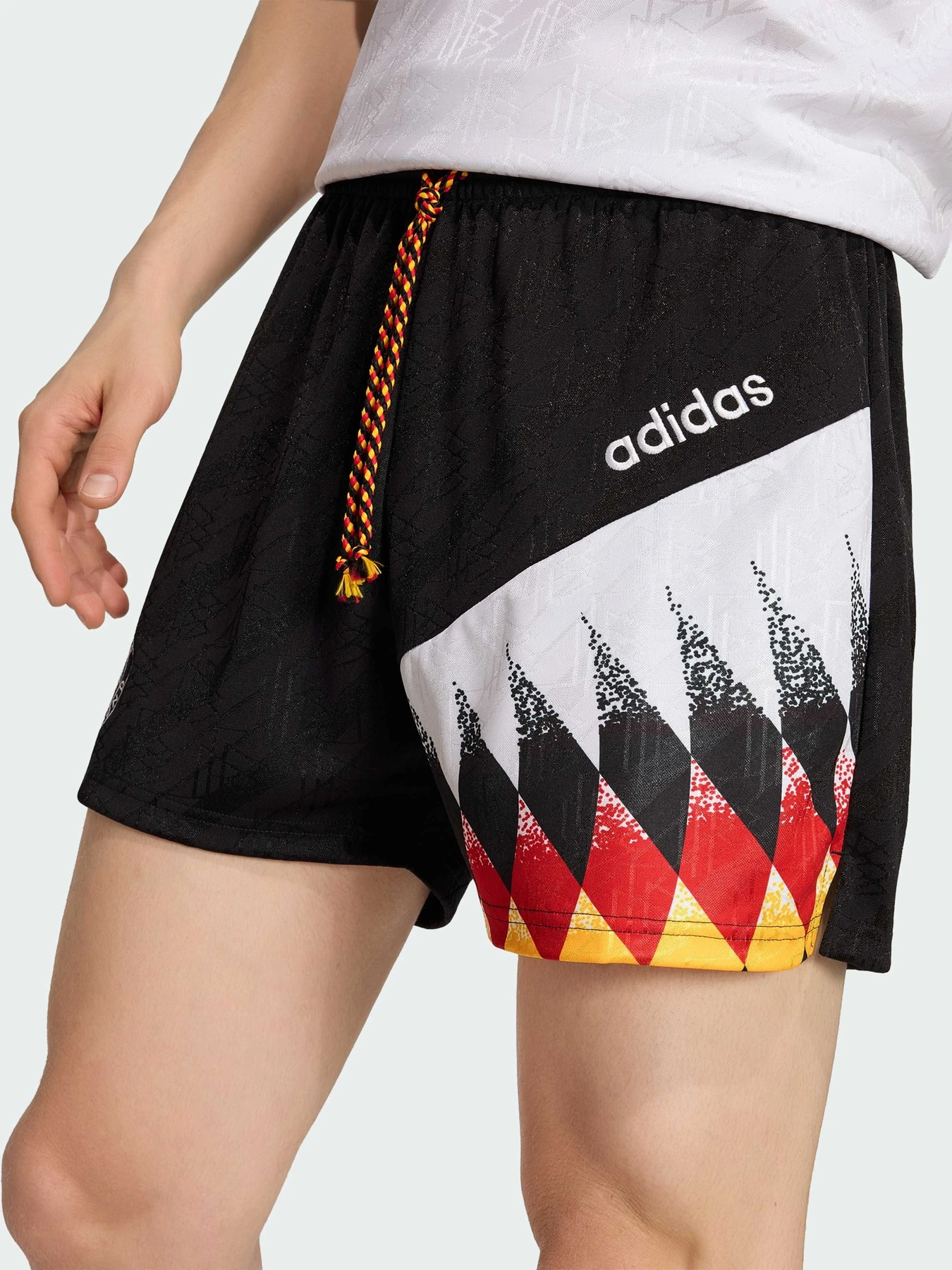 Шорты Adidas модель JZ6958 Шорты Adidas модель JZ6958 Фото