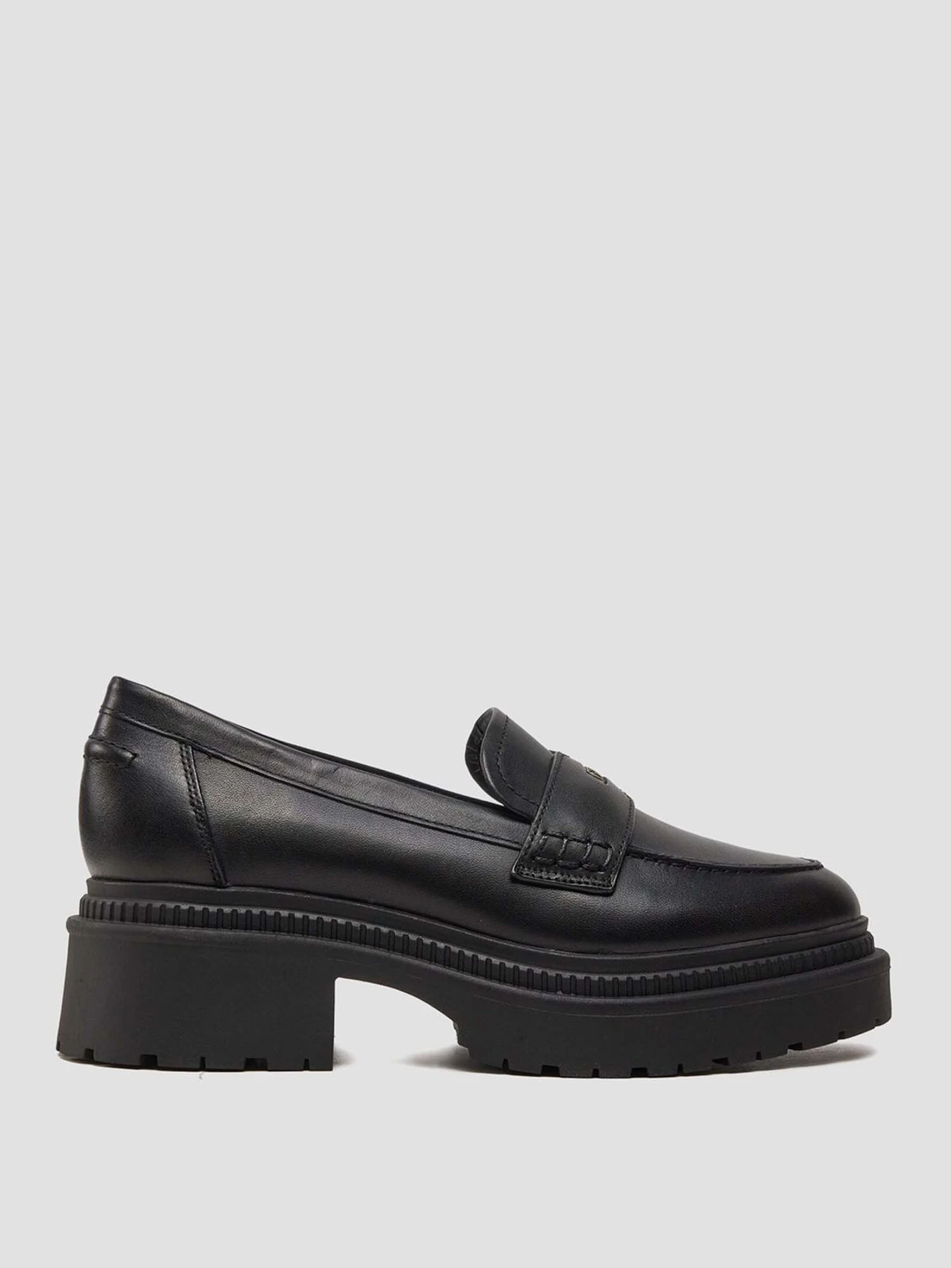 Туфли и лоферы GUESS модель FLTFIN.LEA14;BLACK Туфли и лоферы GUESS модель FLTFIN.LEA14;BLACK Фото