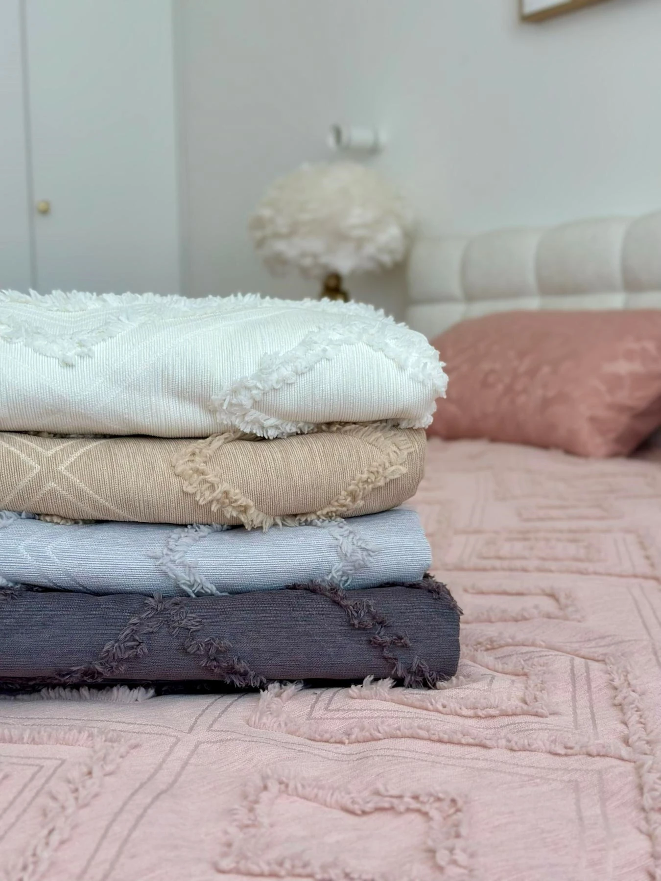 Покрывало «Diamond Nordic» бежевый Cosy модель DN180200B Покрывало «Diamond Nordic» бежевый Cosy модель DN180200B Фото