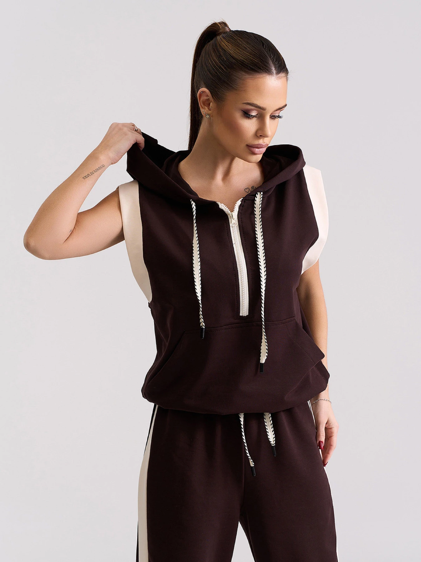 Костюмы ISSA Plus модель 15671_темно_коричневый Костюмы ISSA Plus модель 15671_темно_коричневый Фото