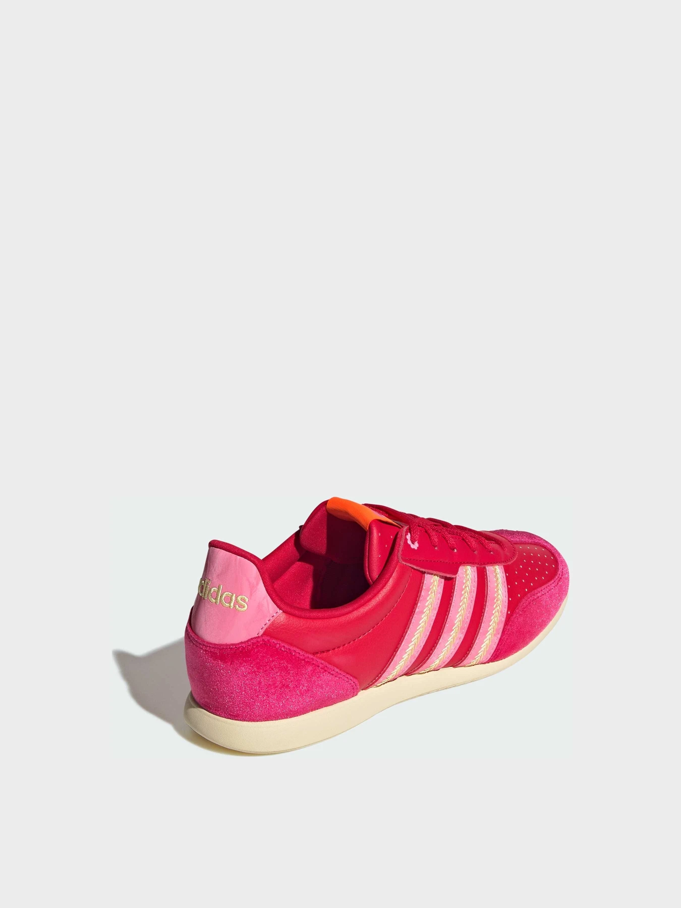Кроссовки Adidas модель KI3362 Кроссовки Adidas модель KI3362 Фото