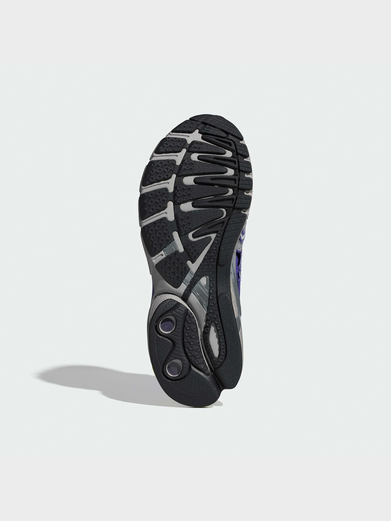 Кроссовки Adidas модель KJ8805 Кроссовки Adidas модель KJ8805 Фото