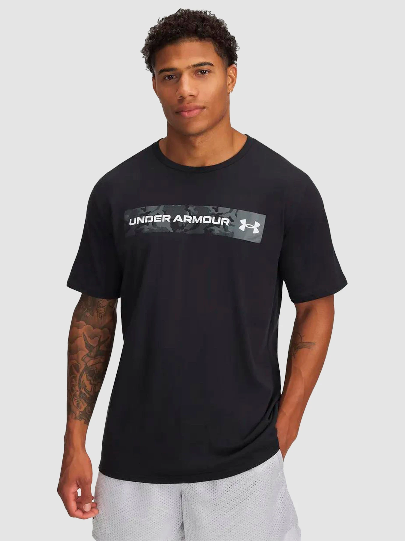 Футболки и поло Under Armour Camo Chest Stripe Ss модель 1376830-002 Футболки и поло Under Armour Camo Chest Stripe Ss модель 1376830-002 Фото