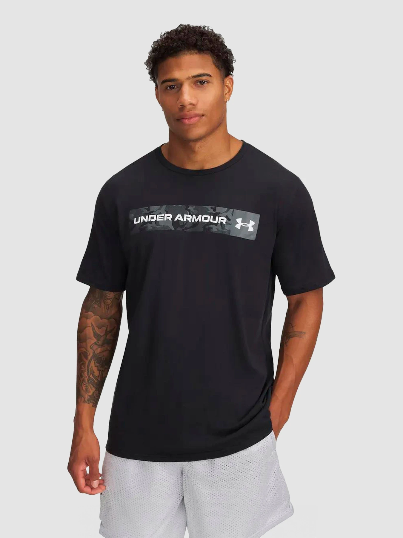 Футболки и поло Under Armour Camo Chest Stripe Ss модель 1376830-002 Футболки и поло Under Armour Camo Chest Stripe Ss модель 1376830-002 Фото