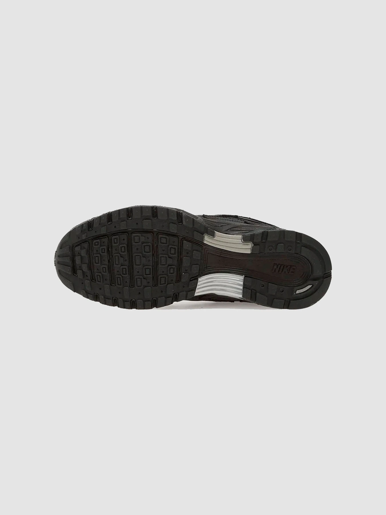 Кроссовки NIKE P-6000 Se Chrome модель HF0015-002 Кроссовки NIKE P-6000 Se Chrome модель HF0015-002 Фото