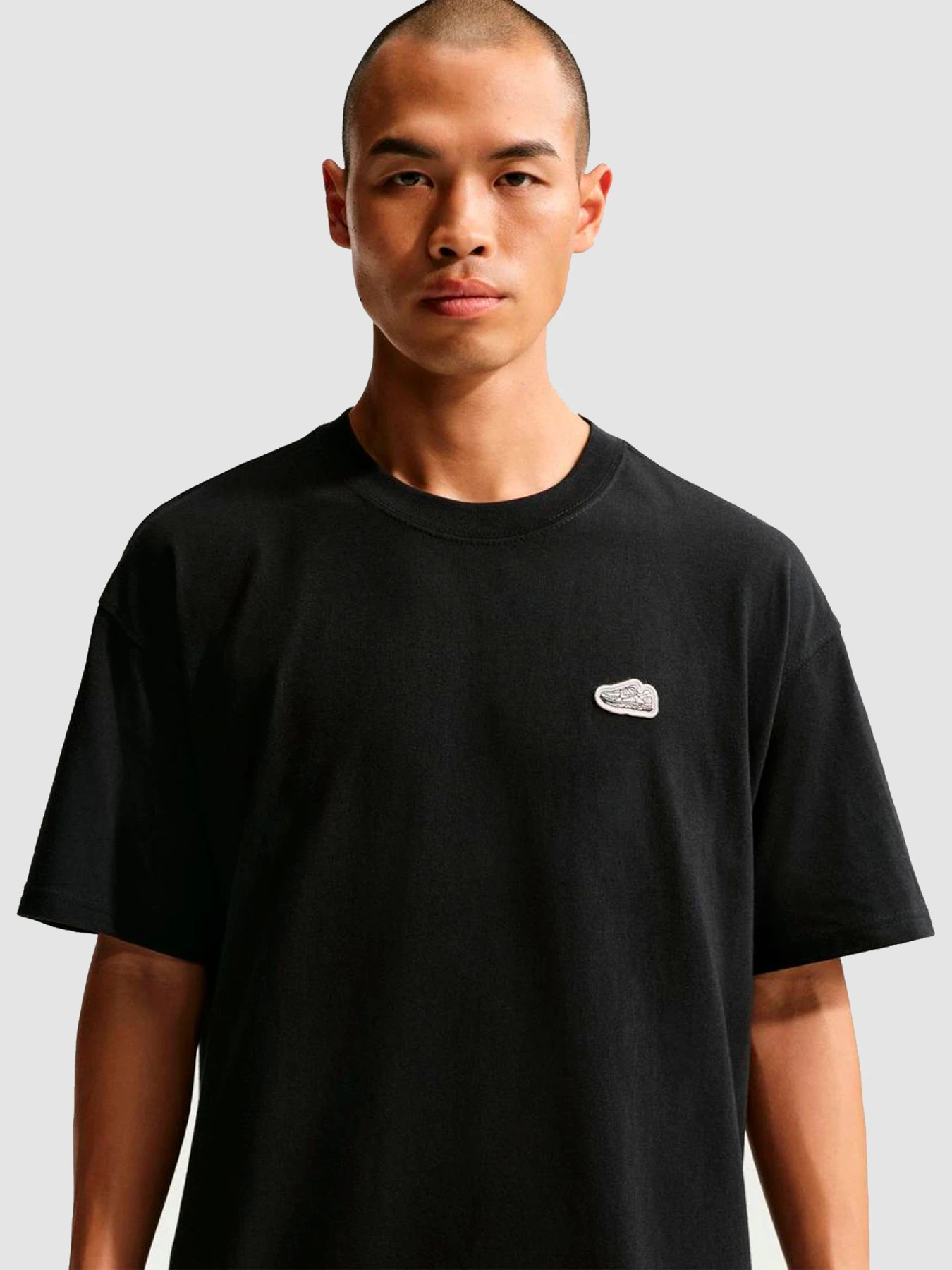 Футболки и поло NIKE Sportswear Vomero Patch модель IH1149-010 Футболки и поло NIKE Sportswear Vomero Patch модель IH1149-010 Фото