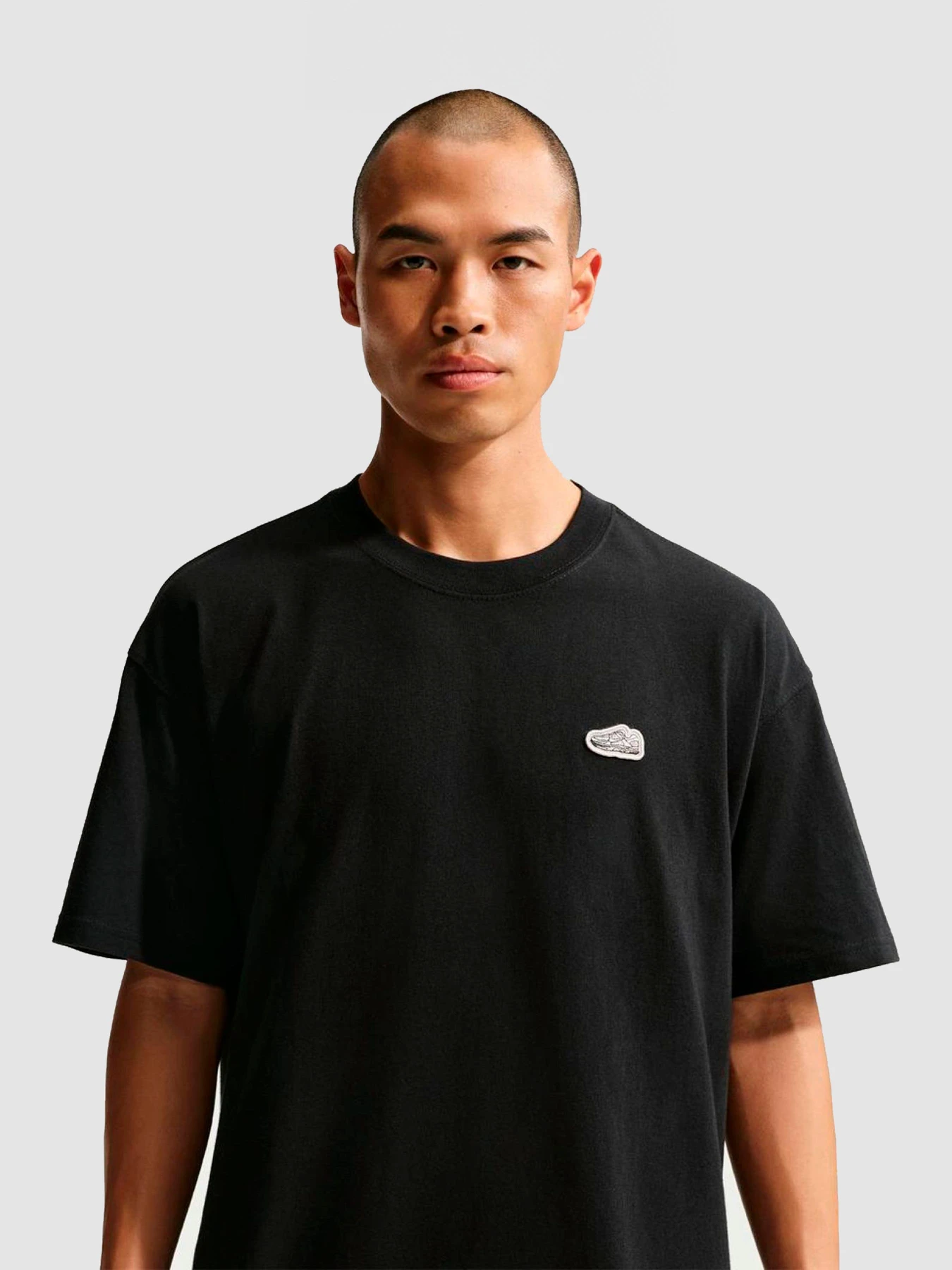 Футболки и поло NIKE Sportswear Vomero Patch модель IH1149-010 Футболки и поло NIKE Sportswear Vomero Patch модель IH1149-010 Фото