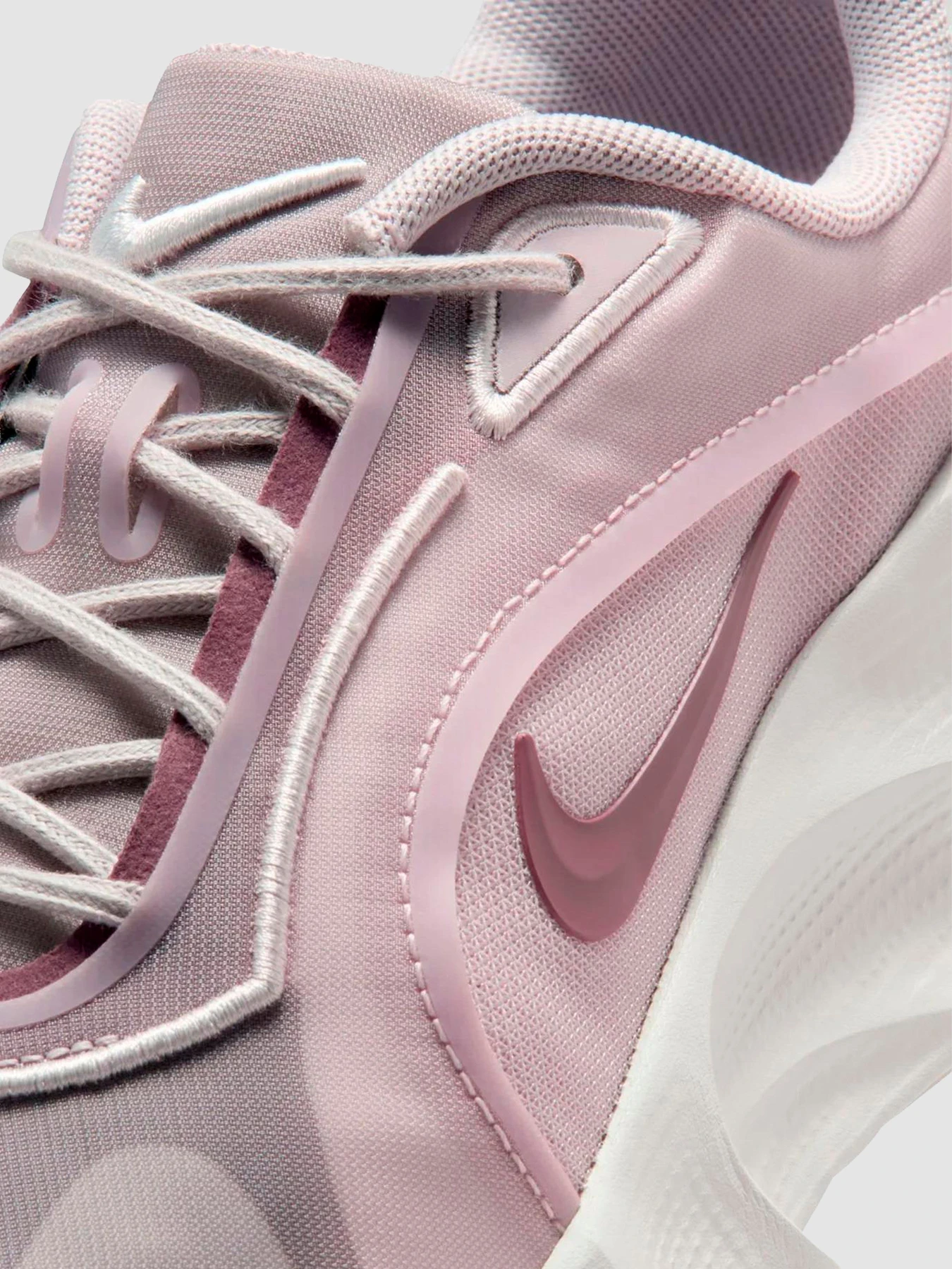 Кроссовки NIKE Wmns Aura Edge модель HQ7025-001 Фото