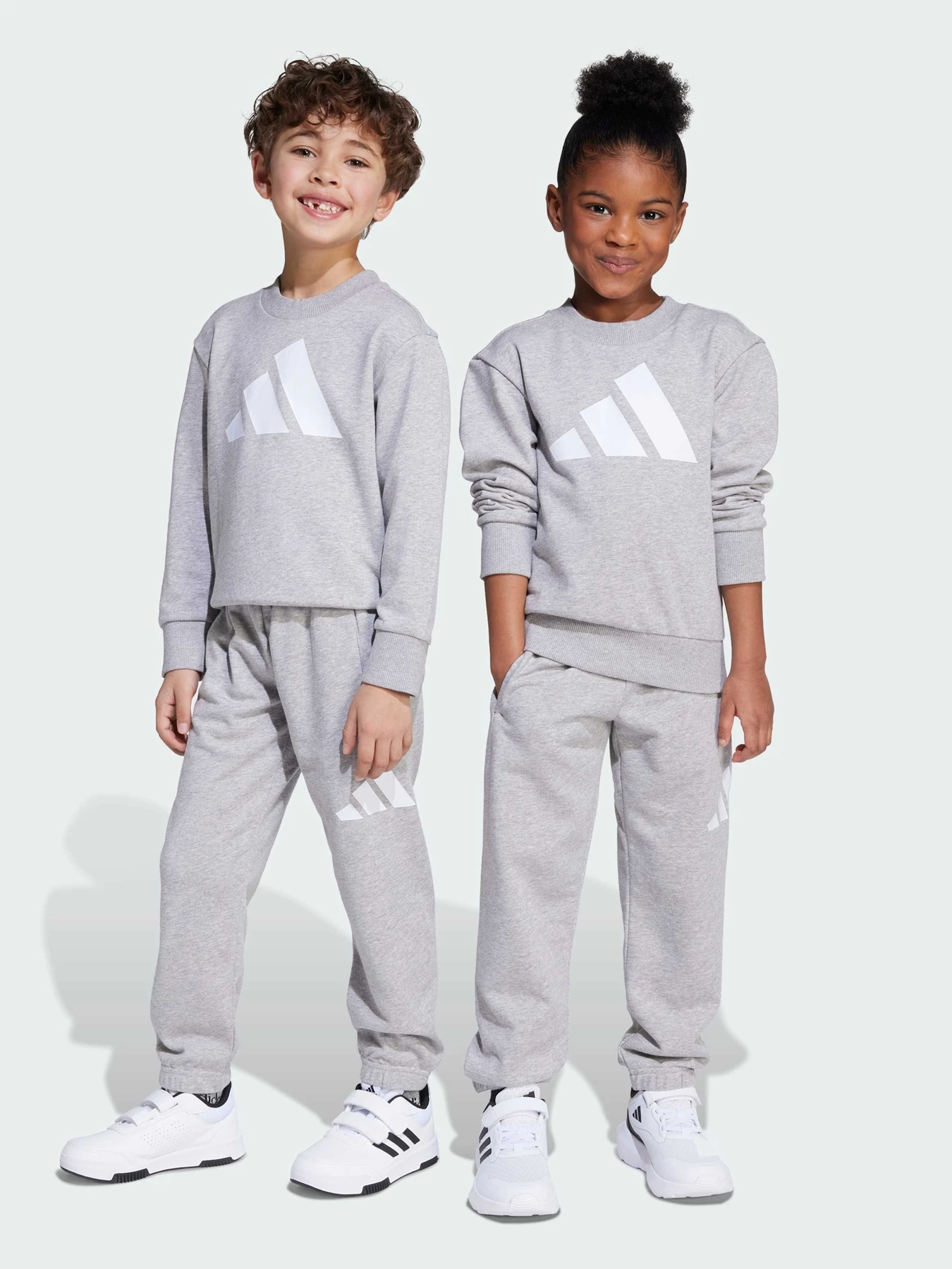 Костюмы Adidas Adidas Essentials модель JM0883 Костюмы Adidas Adidas Essentials модель JM0883 Фото