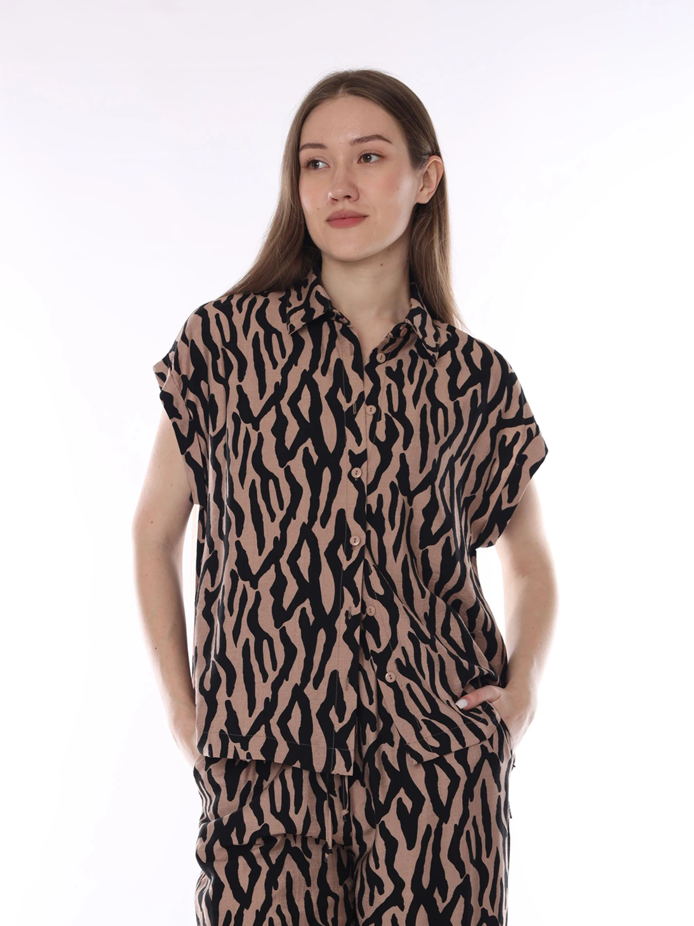 Рубашки YUKI модель ЦБ-00289703 Рубашки YUKI модель ЦБ-00289703 Фото