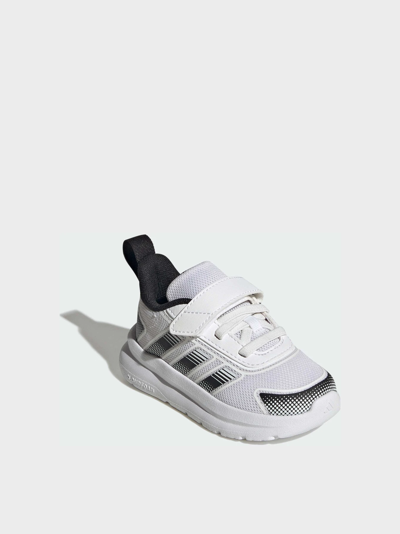 Кроссовки Adidas модель KJ6709 Кроссовки Adidas модель KJ6709 Фото
