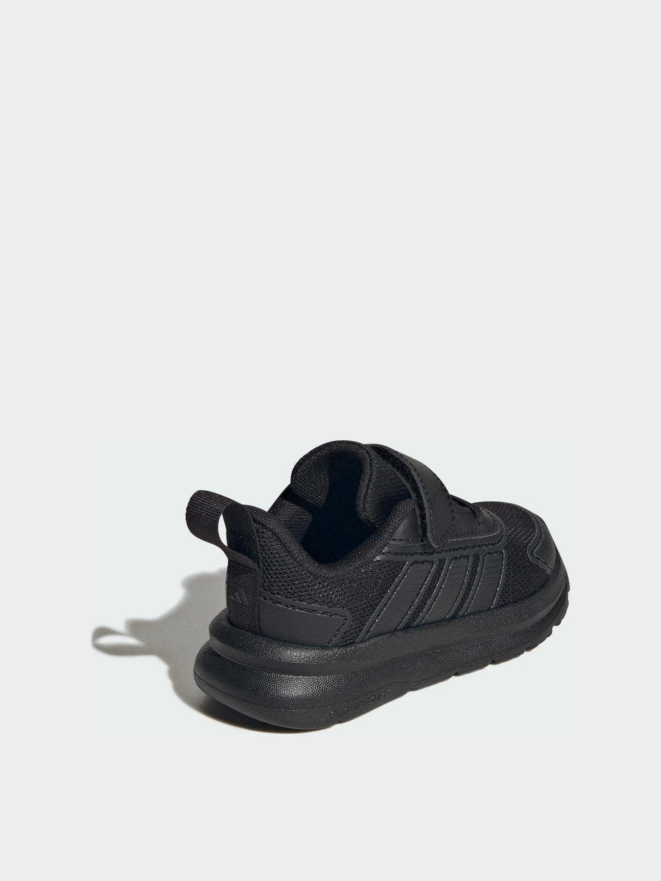 Кроссовки Adidas модель KJ6708 Кроссовки Adidas модель KJ6708 Фото