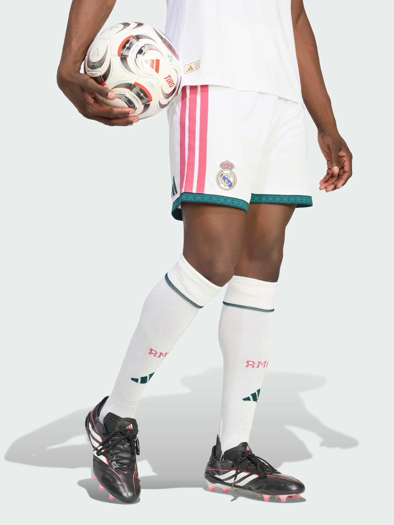 Шорты Adidas модель JZ7214 Шорты Adidas модель JZ7214 Фото