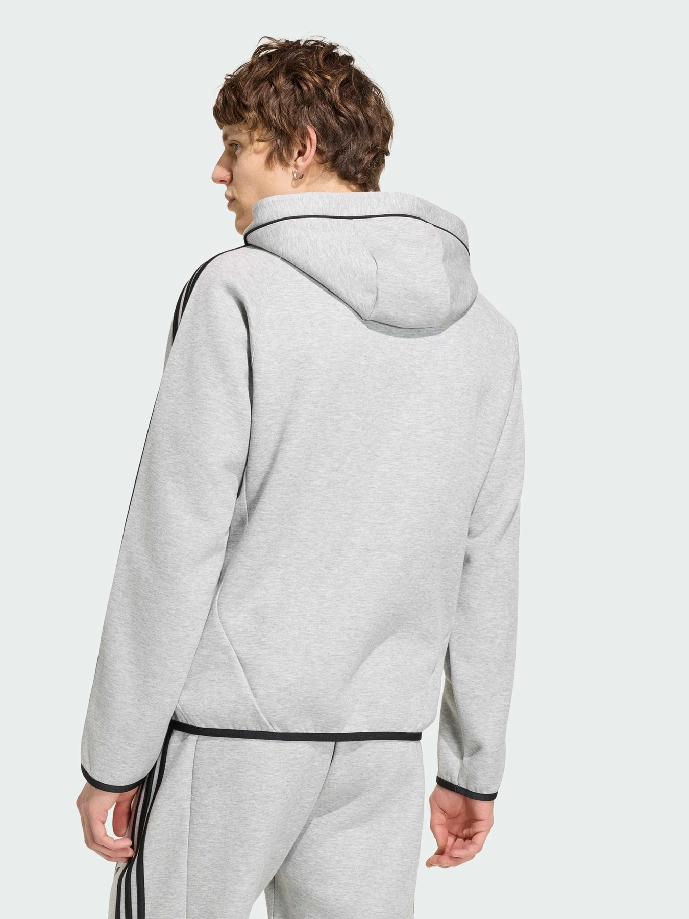 Худи и свитшоты Adidas модель KR7070 Худи и свитшоты Adidas модель KR7070 Фото
