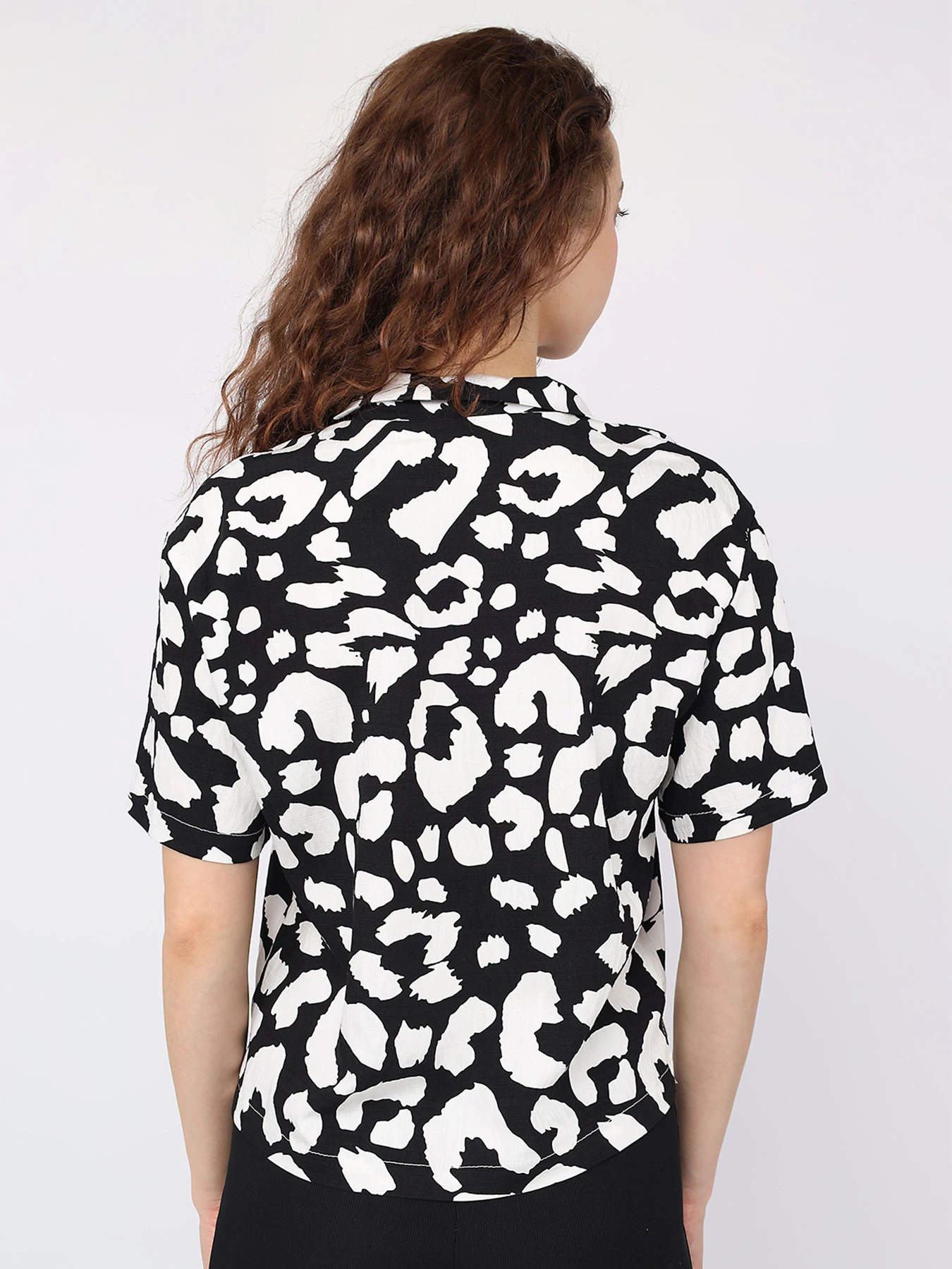 Рубашки YUKI модель ЦБ-00289697 Рубашки YUKI модель ЦБ-00289697 Фото