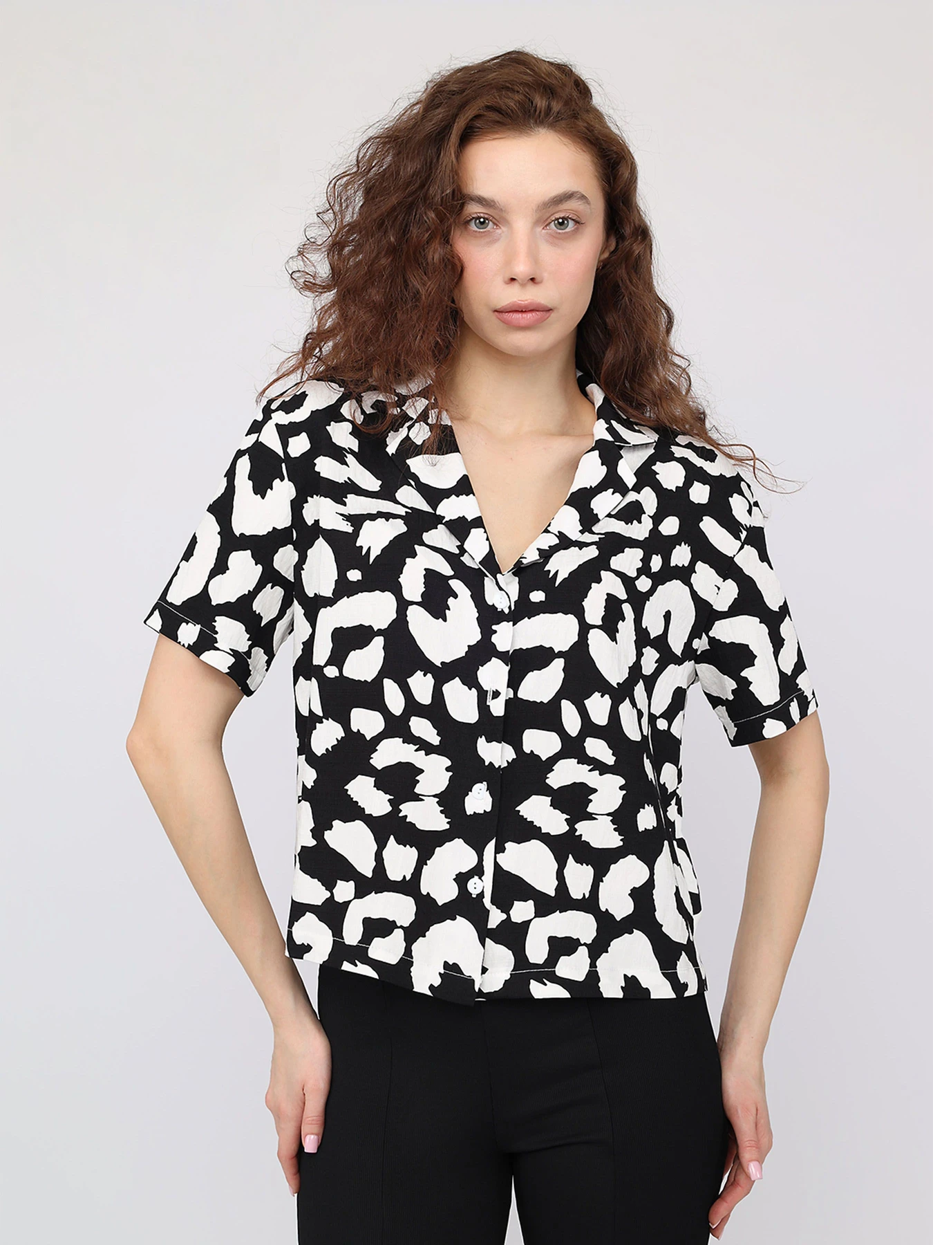 Рубашки YUKI модель ЦБ-00289697 Рубашки YUKI модель ЦБ-00289697 Фото
