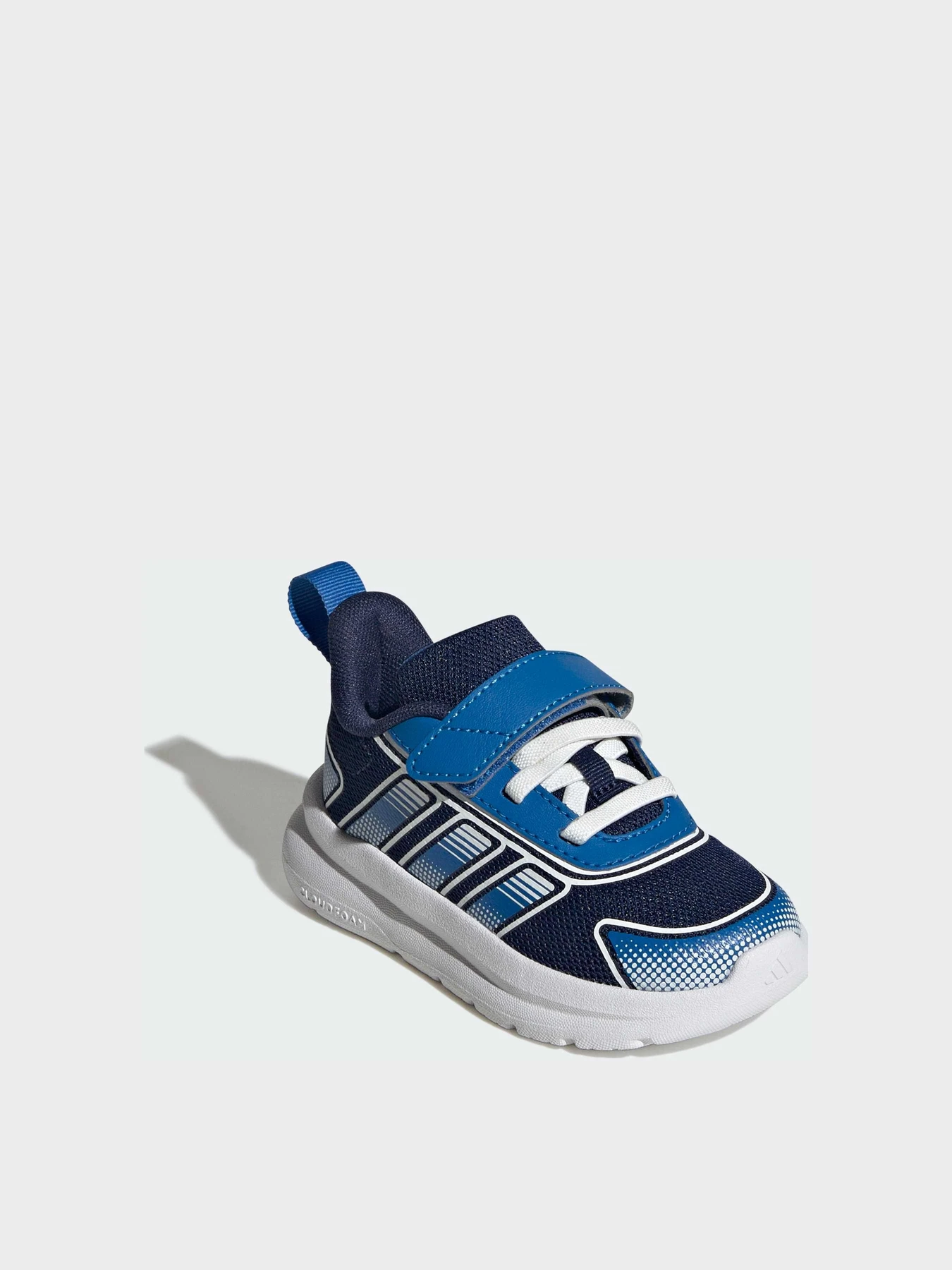 Кроссовки Adidas модель KI7403 Кроссовки Adidas модель KI7403 Фото