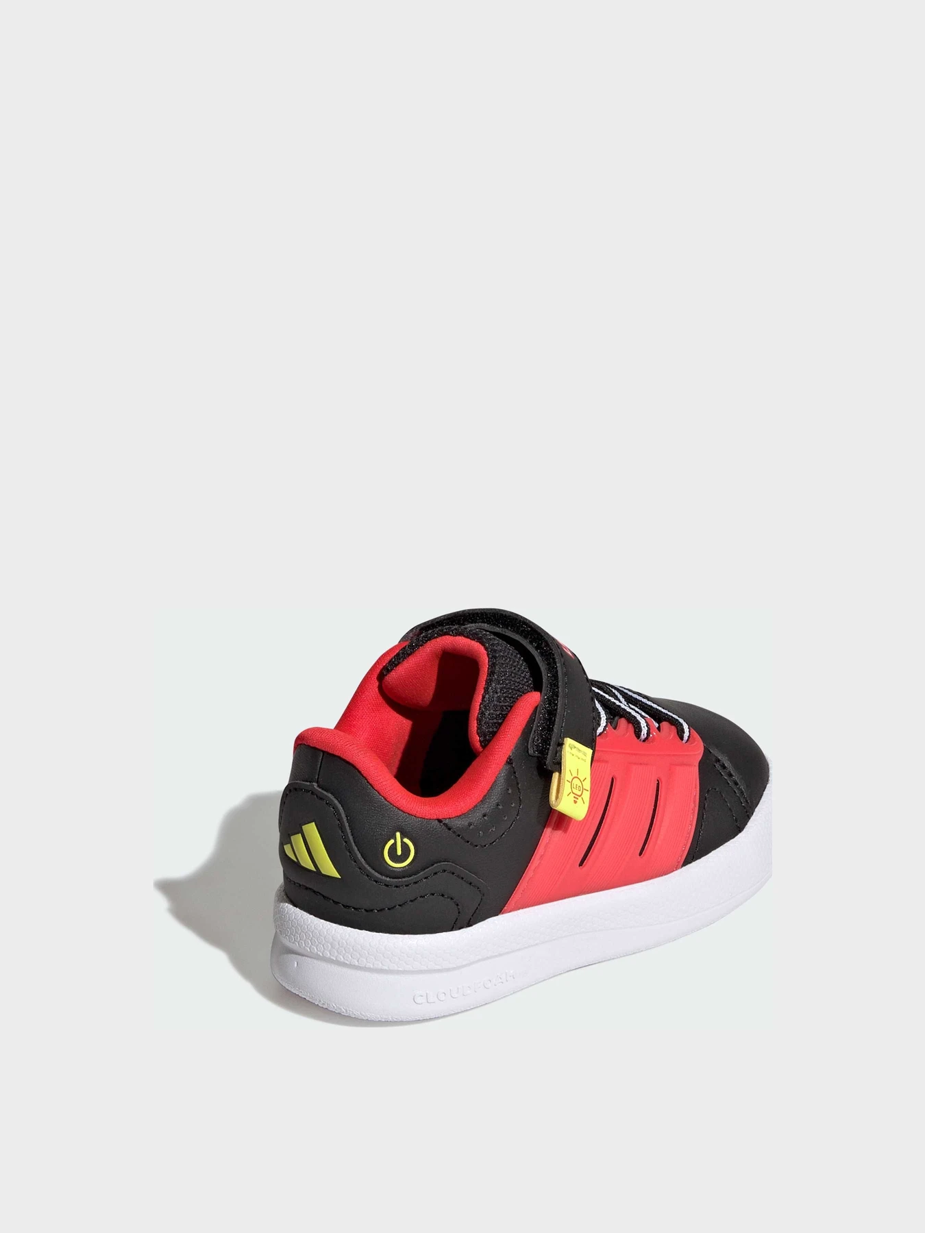 Кроссовки Adidas модель KJ7002 Кроссовки Adidas модель KJ7002 Фото