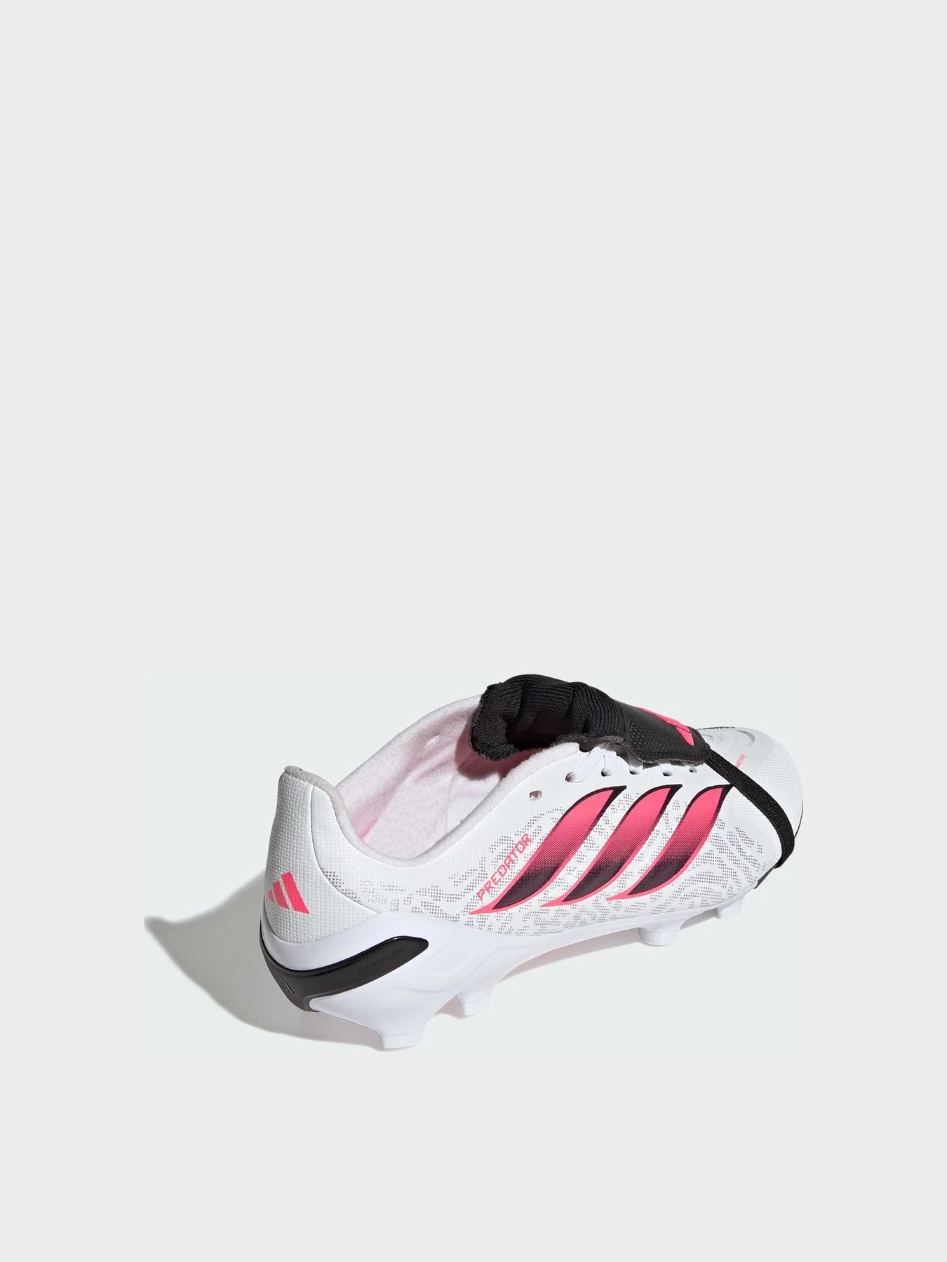 Кросівки Adidas Predator модель IH2107 Кросівки Adidas Predator модель IH2107 Фото
