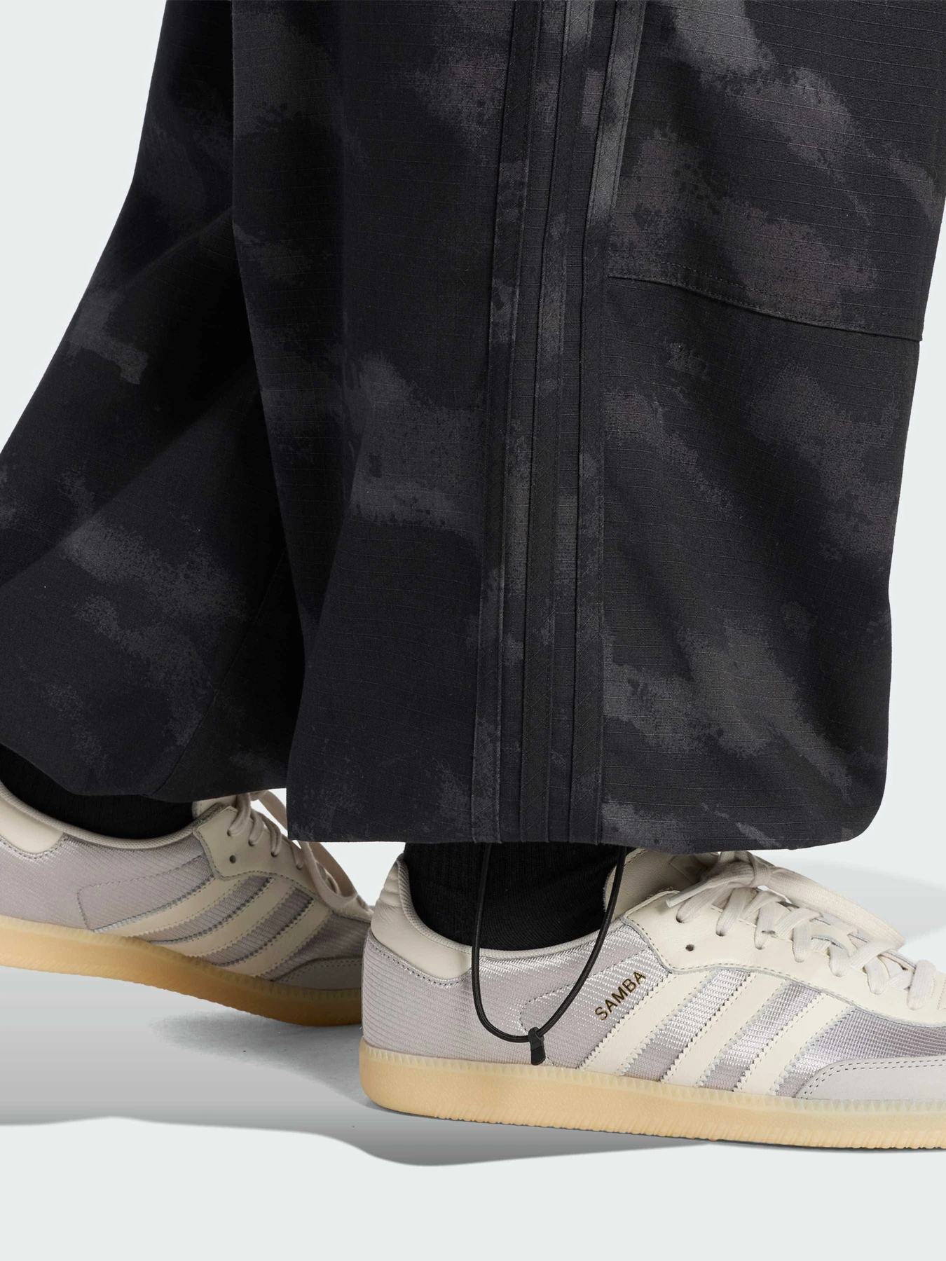 Брюки Adidas Graphics модель IA5936 Брюки Adidas Graphics модель IA5936 Фото