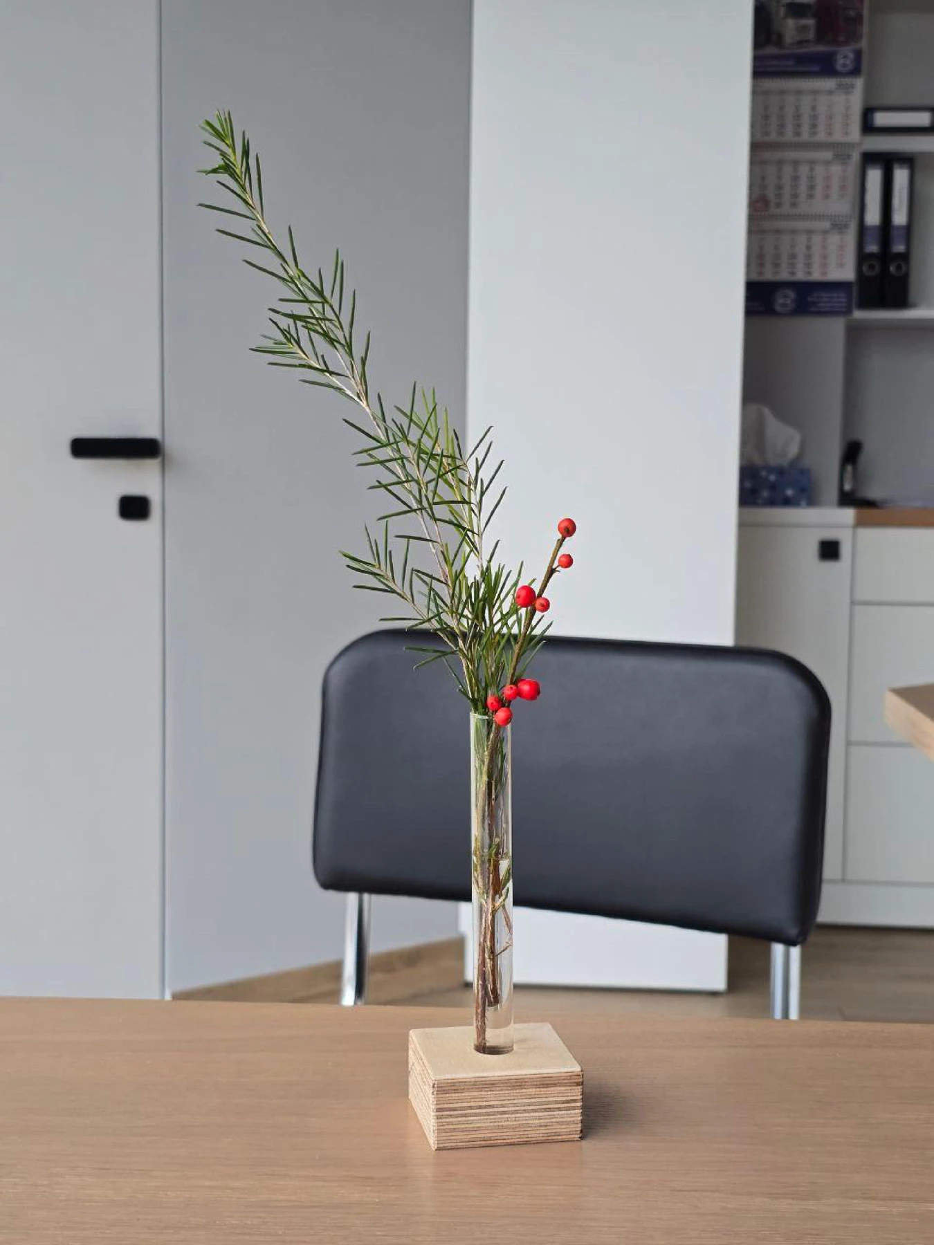 Ваза для декору новорічного столу ручна робота Botte модель Vase1 Ваза для декору новорічного столу ручна робота Botte модель Vase1 Фото