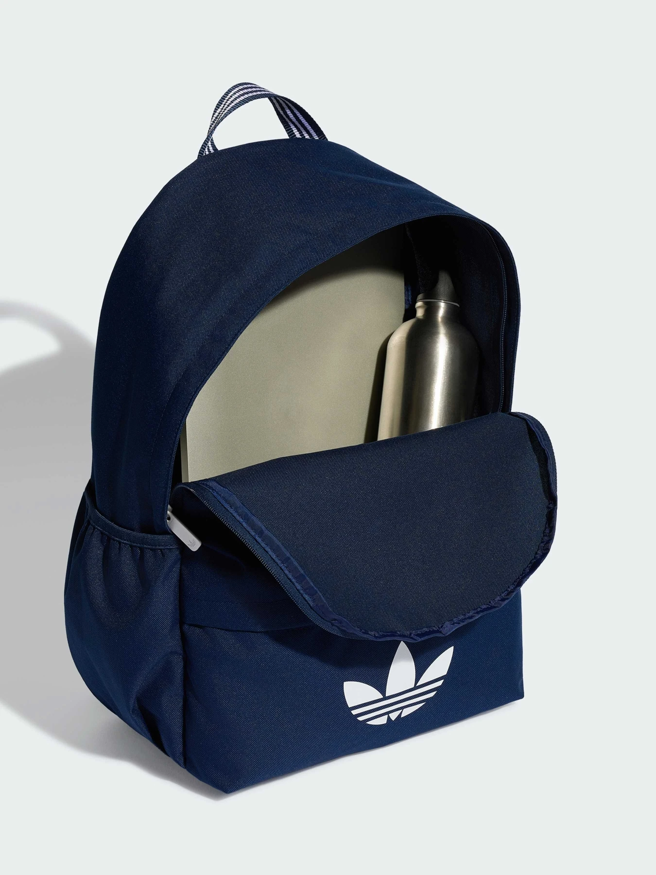 Рюкзаки Adidas Adicolor модель KQ6391 Рюкзаки Adidas Adicolor модель KQ6391 Фото
