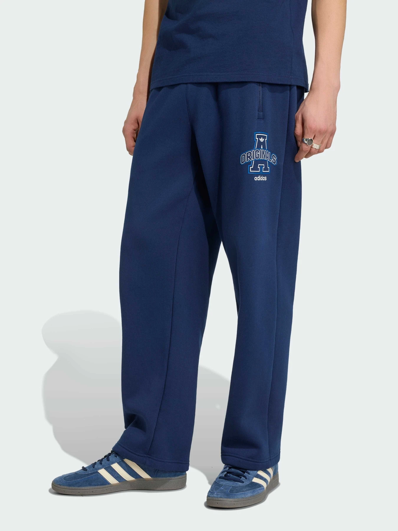 Брюки Adidas Graphics модель IB7091 Брюки Adidas Graphics модель IB7091 Фото
