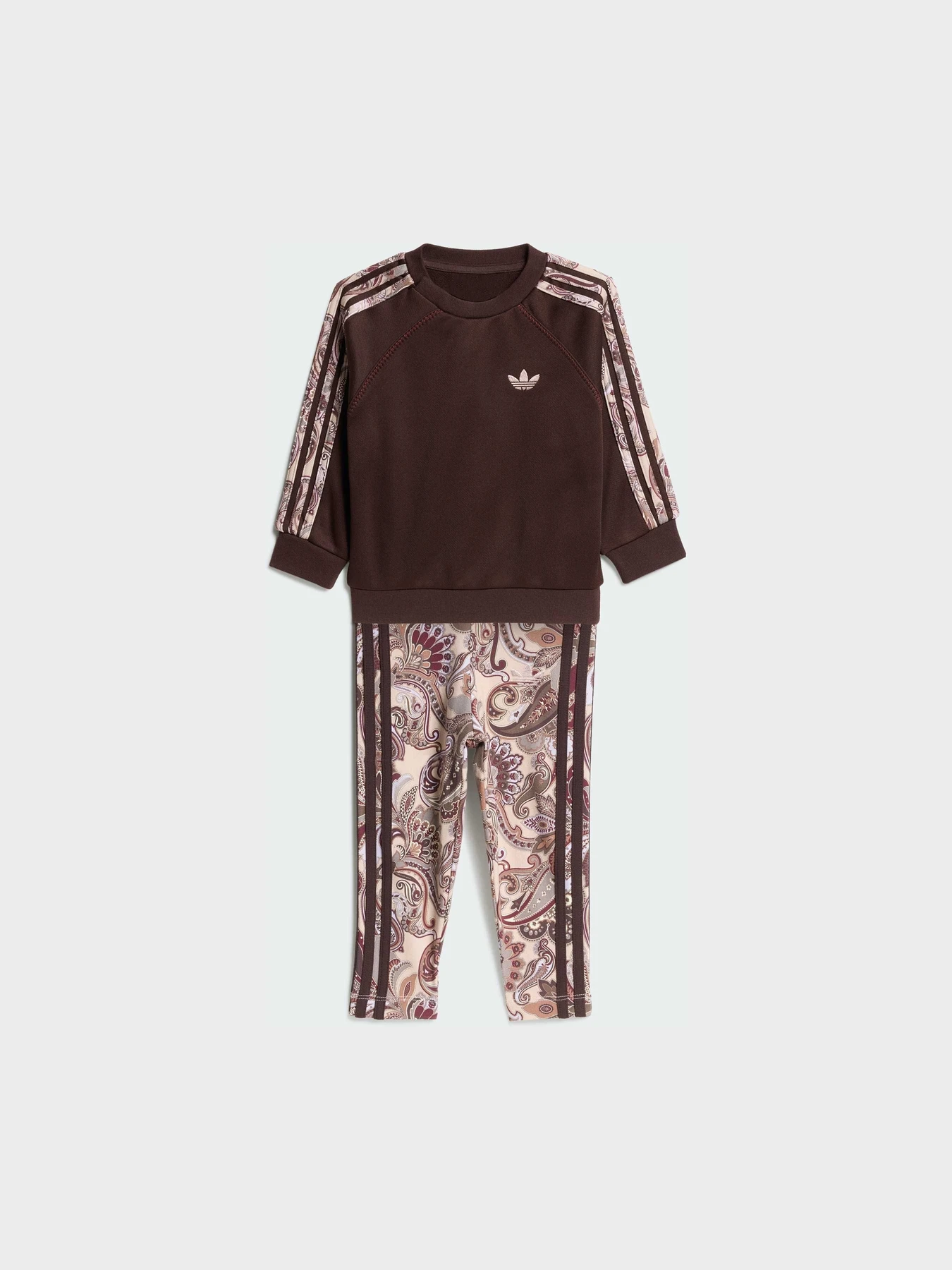 Костюмы Adidas Graphics модель KS1642 Костюмы Adidas Graphics модель KS1642 Фото