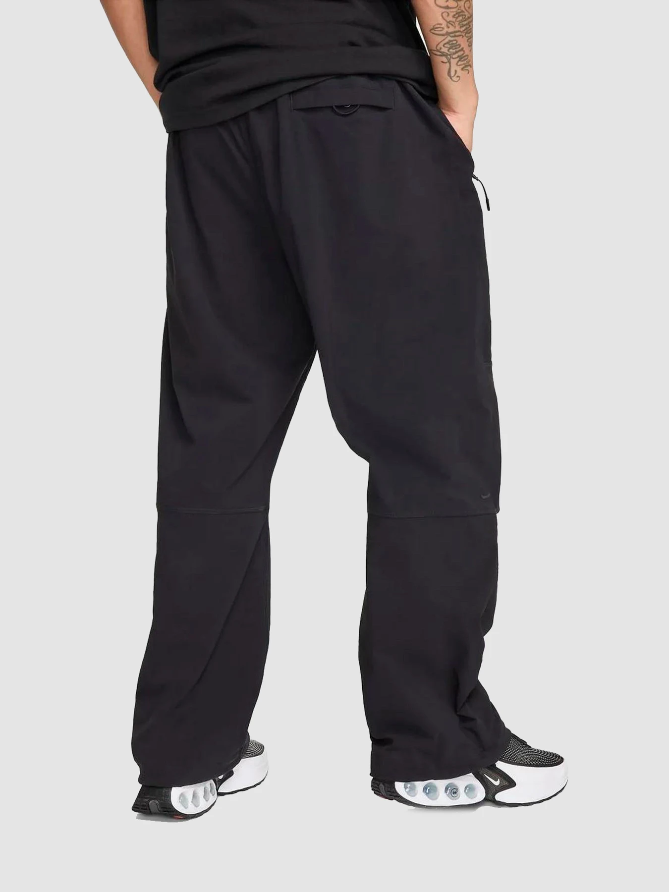 Брюки NIKE Tech Black модель HM7158-010 Фото
