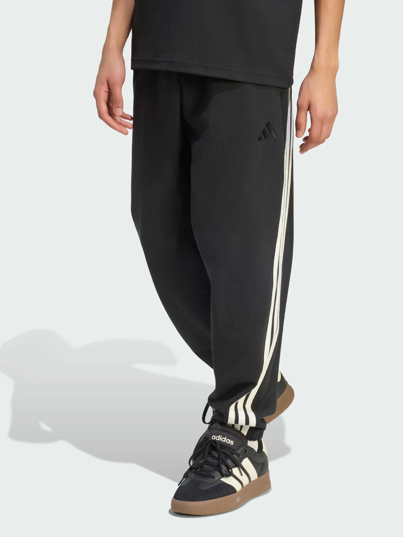 Штани Adidas 3 Stripes модель KW2359 Штани Adidas 3 Stripes модель KW2359 Фото