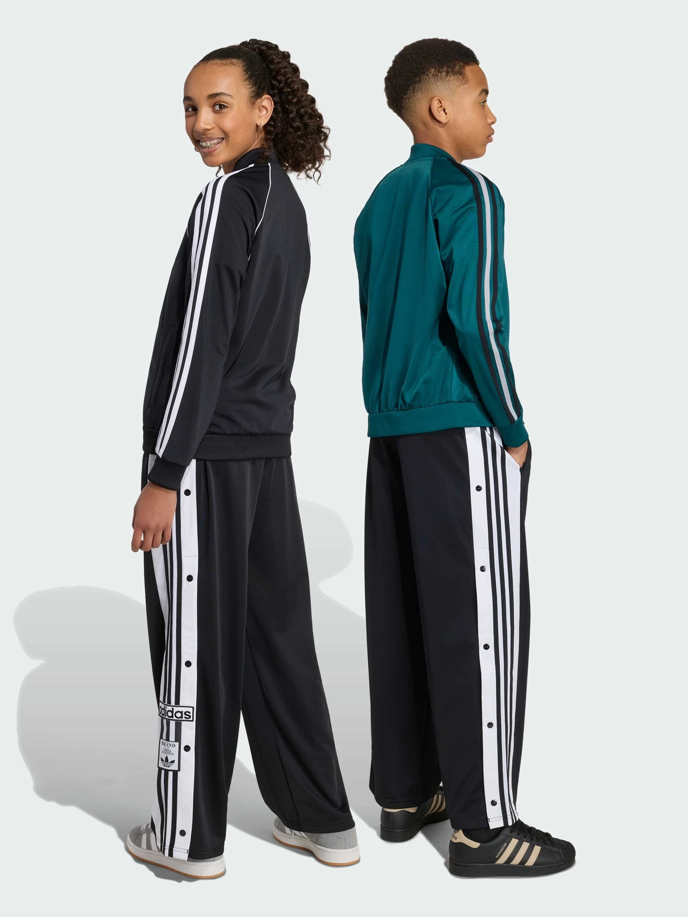 Штани Adidas Adicolor модель KR9119 Штани Adidas Adicolor модель KR9119 Фото