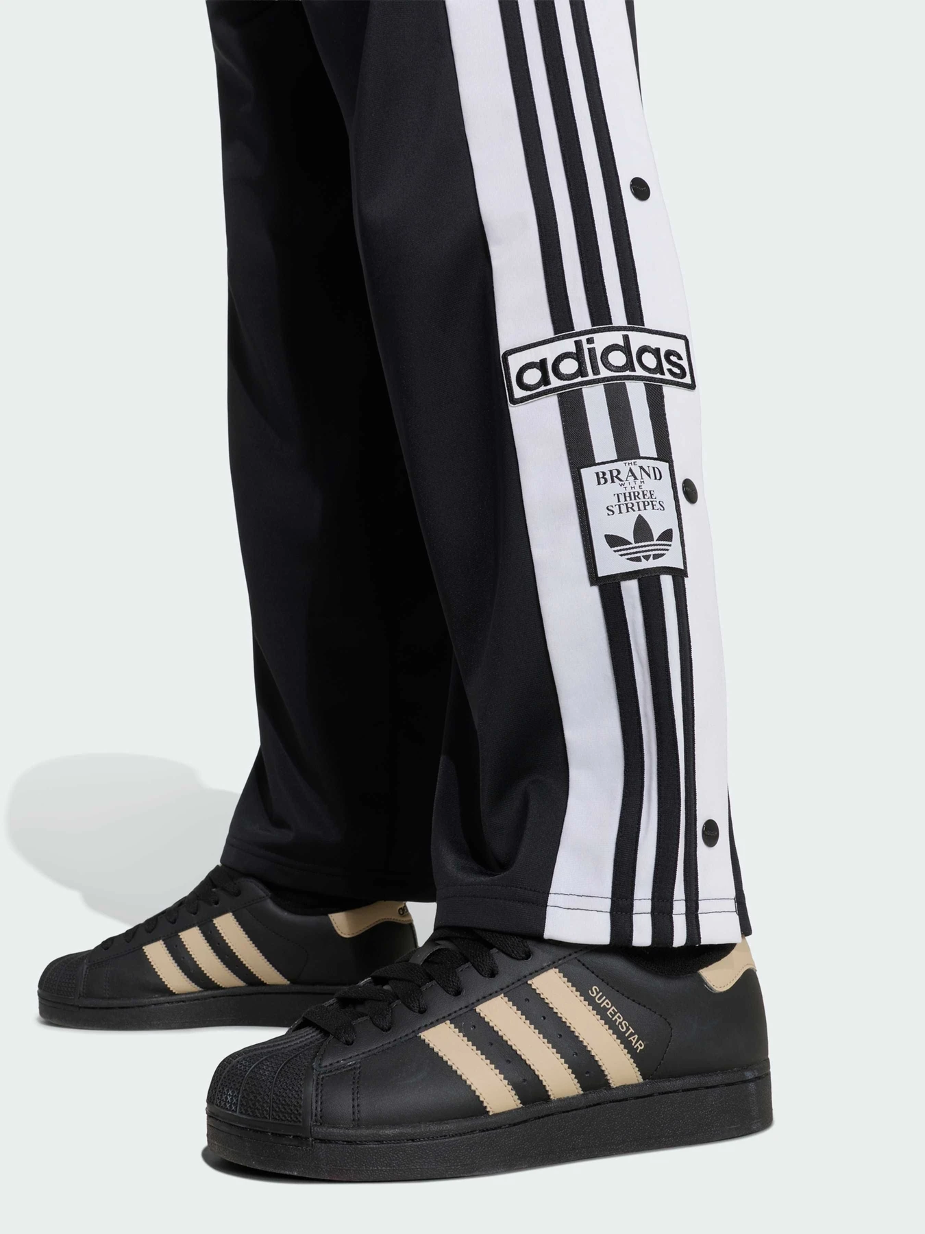 Штани Adidas Adicolor модель KR9119 Штани Adidas Adicolor модель KR9119 Фото
