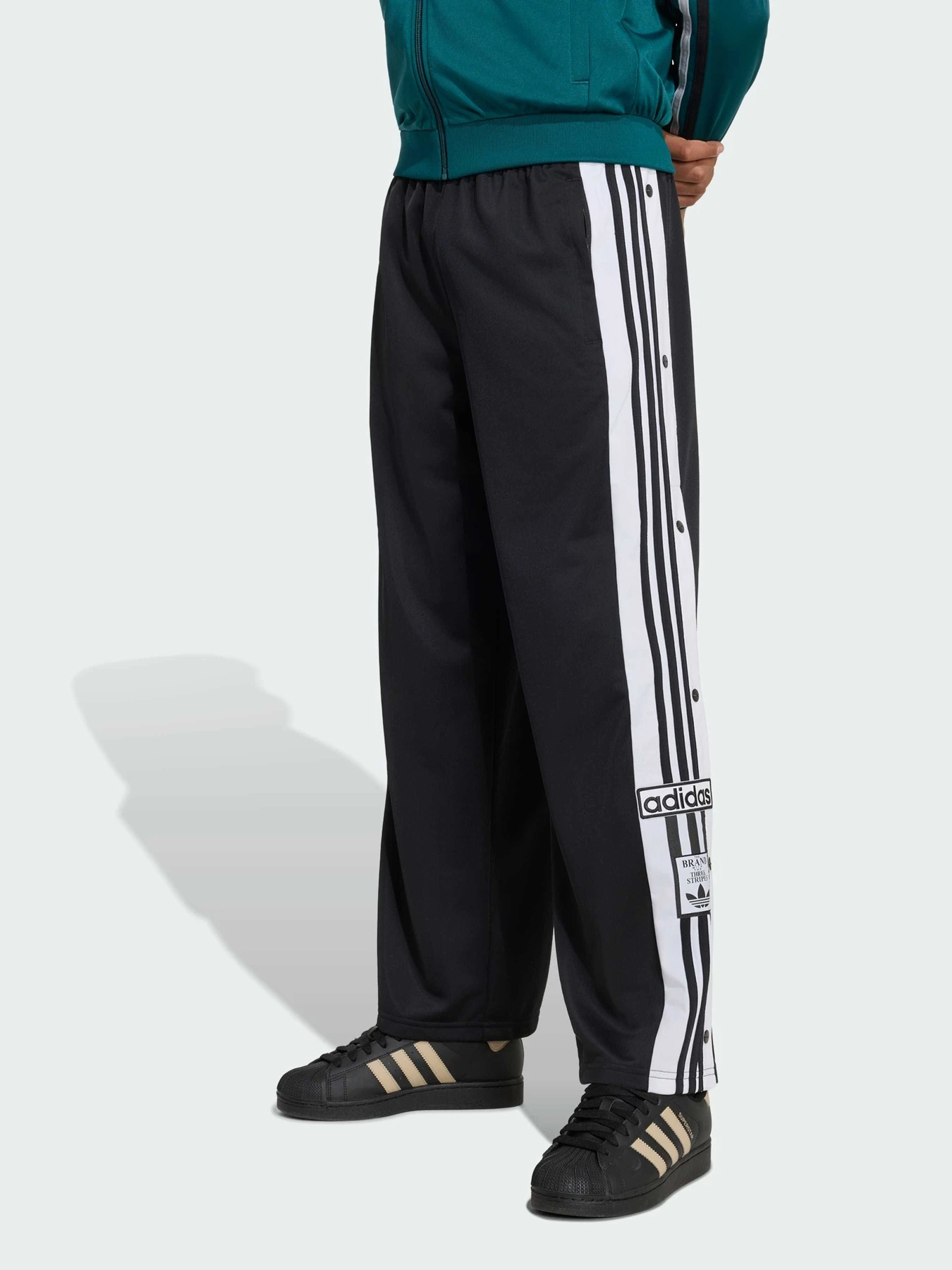 Штани Adidas Adicolor модель KR9119 Штани Adidas Adicolor модель KR9119 Фото