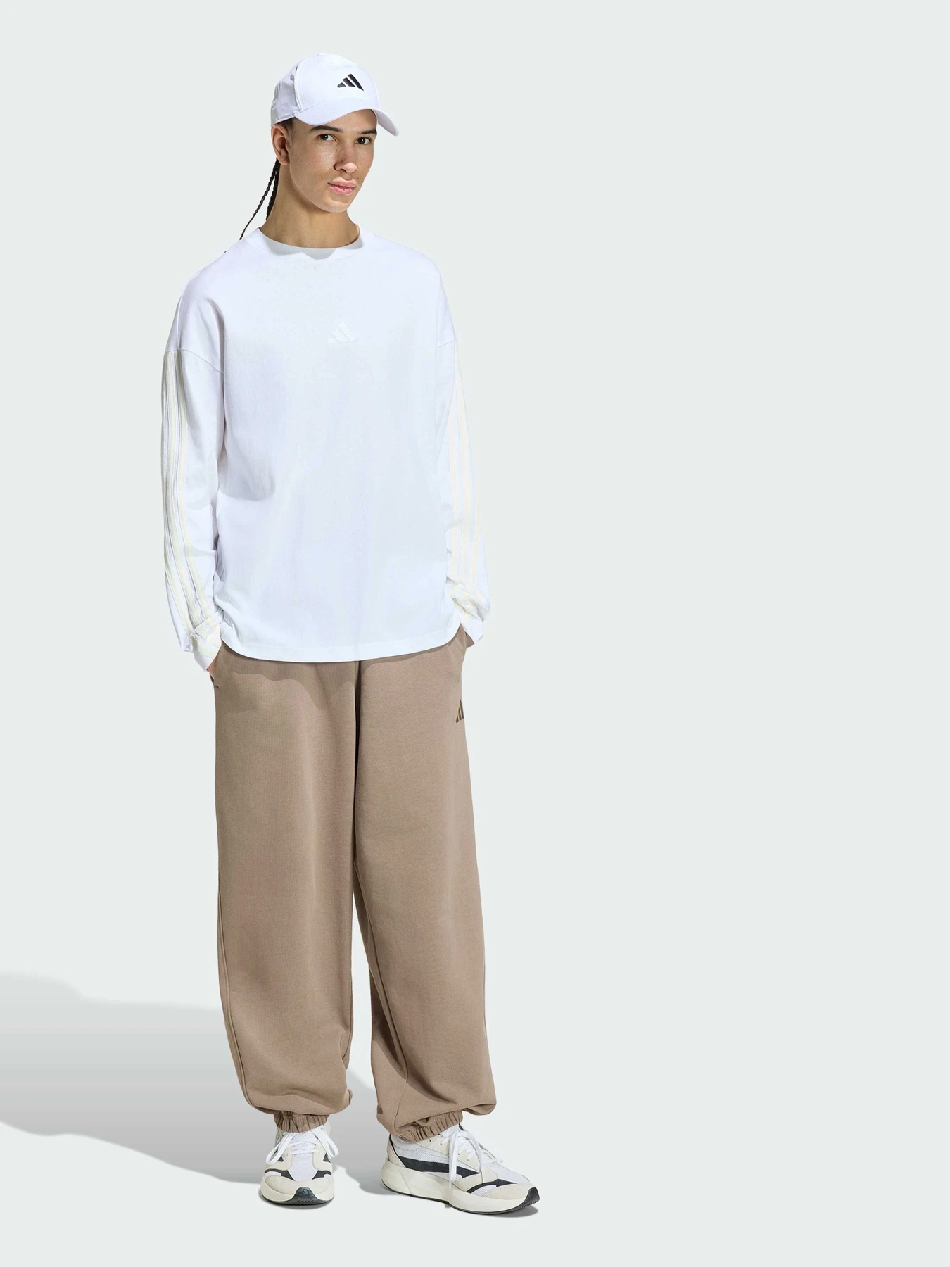 Худи и свитшоты Adidas модель HY7960 Худи и свитшоты Adidas модель HY7960 Фото