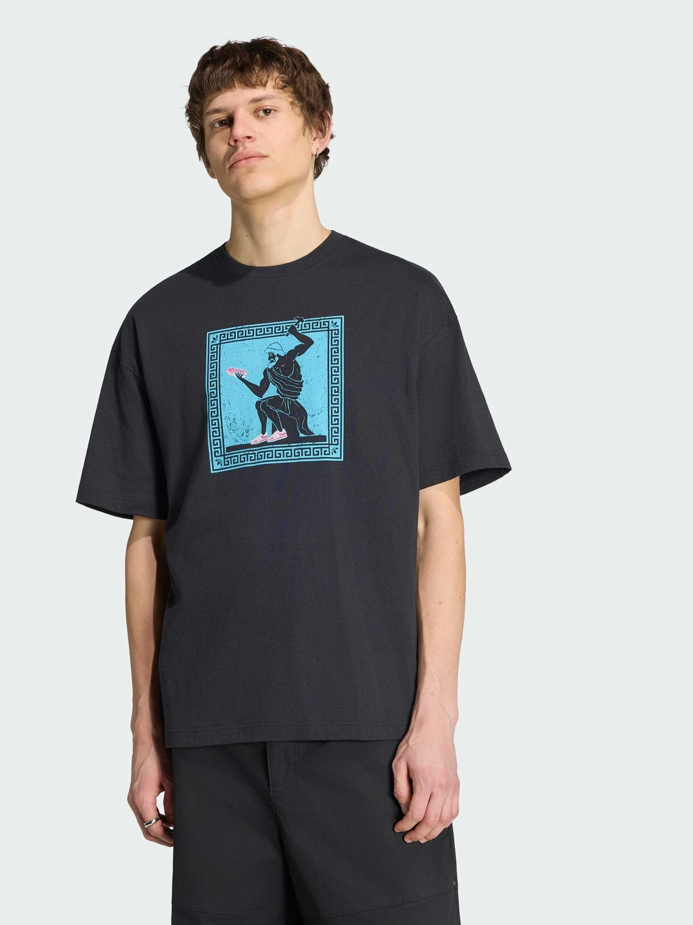 Футболки и поло Adidas Graphics модель IA5973 Футболки и поло Adidas Graphics модель IA5973 Фото