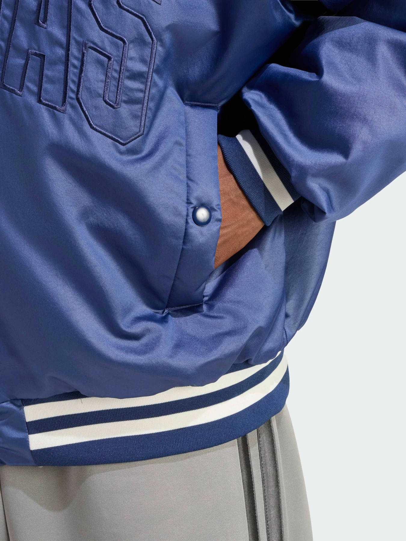 Куртки и дубленки Adidas модель JZ6914 Фото