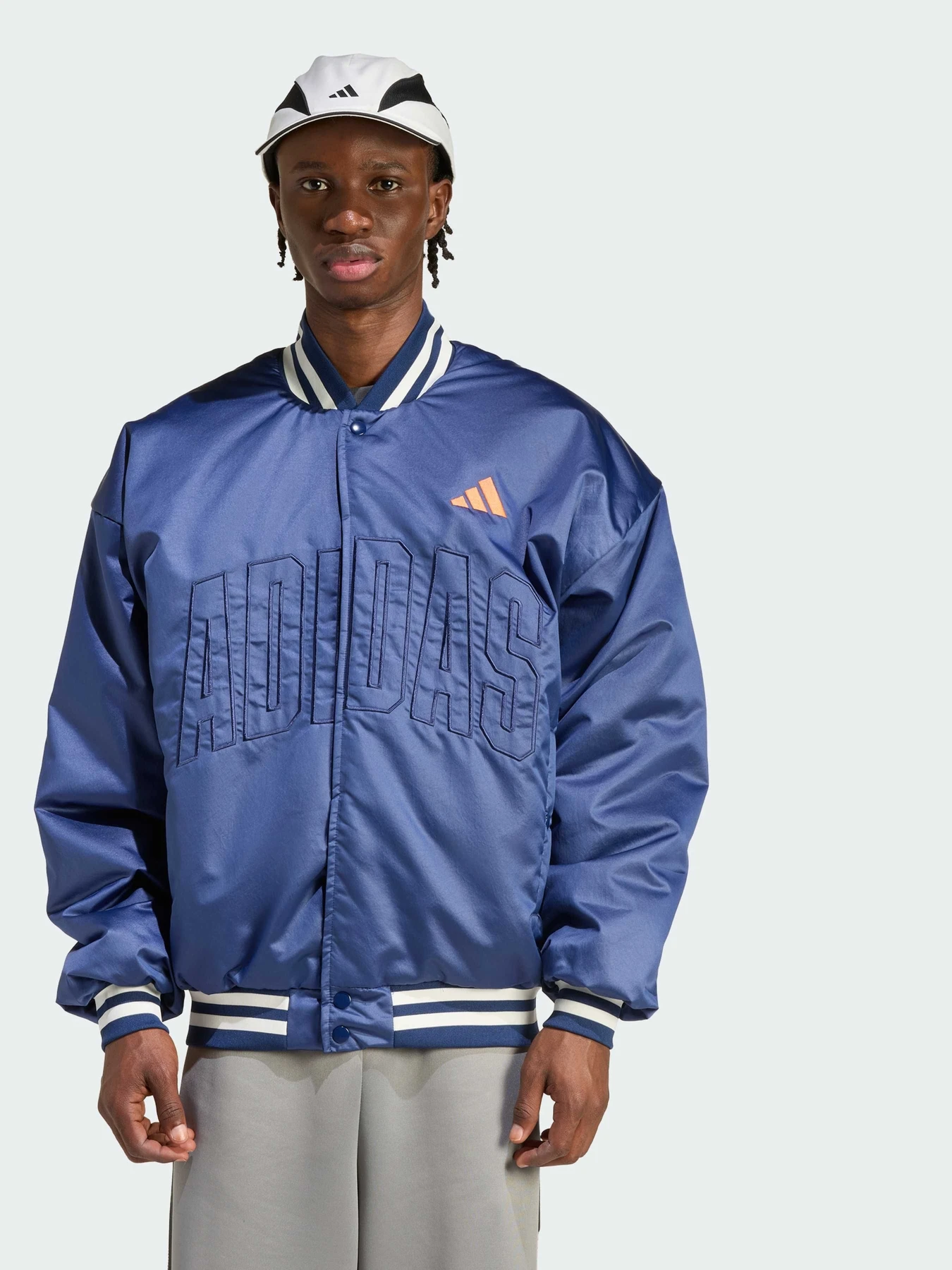 Куртки и дубленки Adidas модель JZ6914 Куртки и дубленки Adidas модель JZ6914 Фото