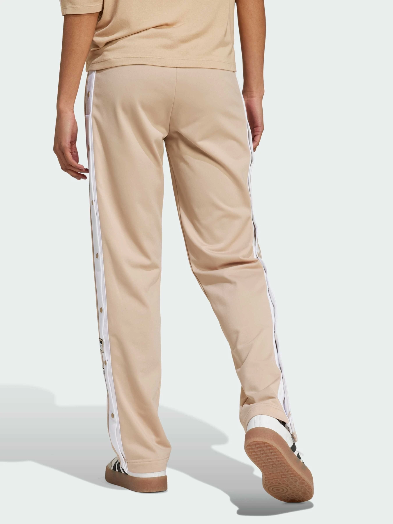 Брюки Adidas Adicolor модель IY2130 Брюки Adidas Adicolor модель IY2130 Фото