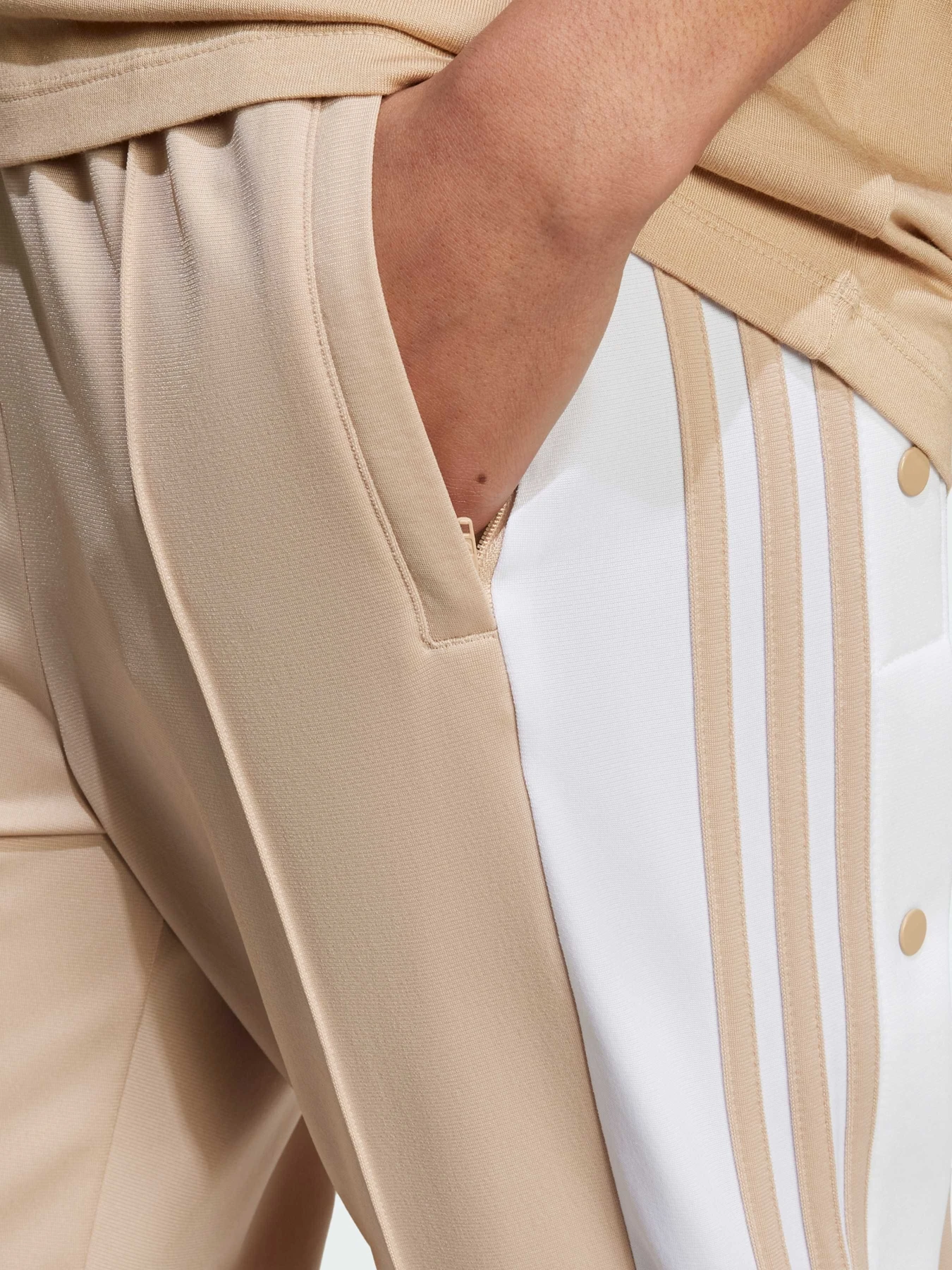 Брюки Adidas Adicolor модель IY2130 Брюки Adidas Adicolor модель IY2130 Фото