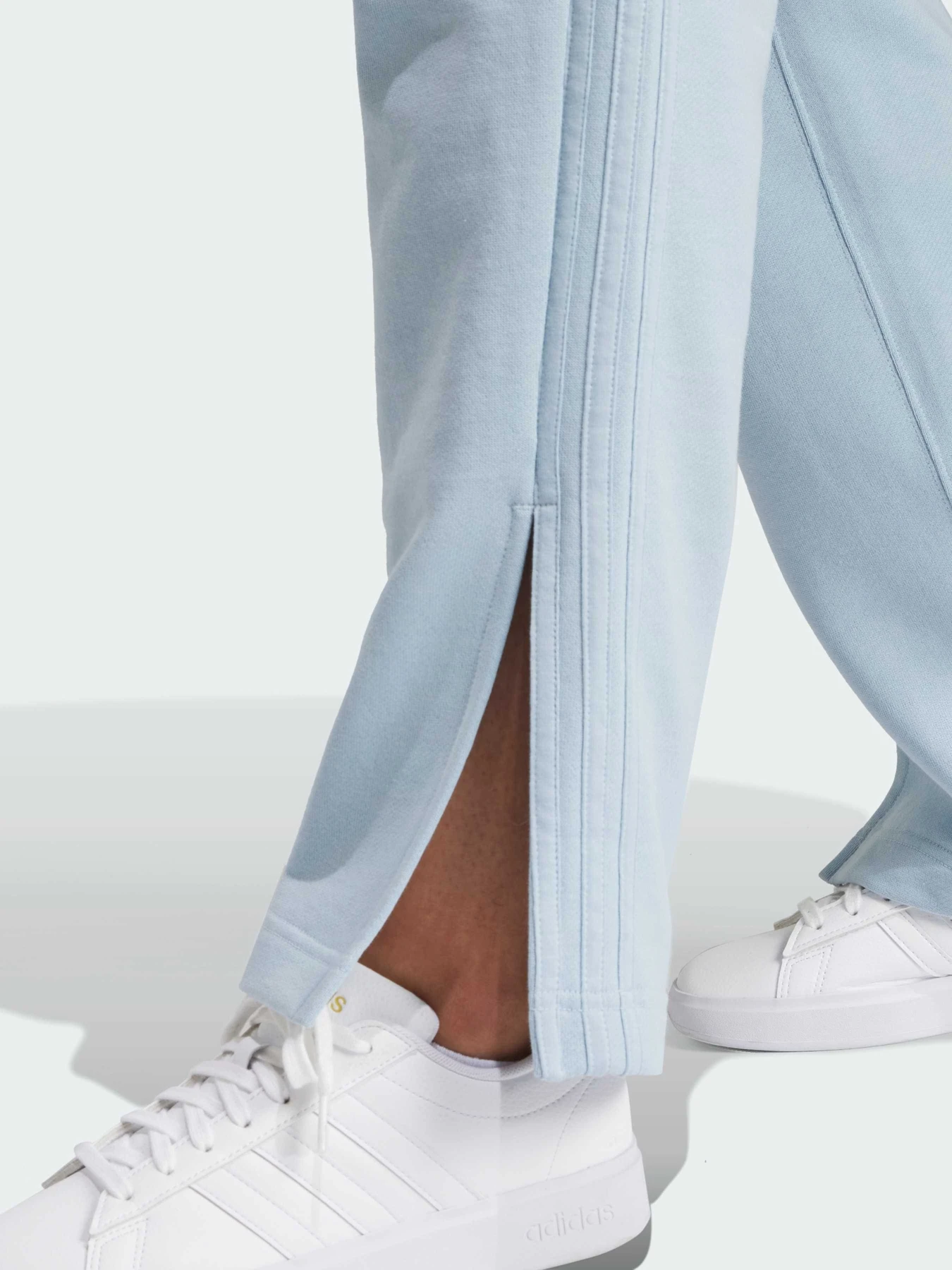 Штани Adidas 3 Stripes модель IY6855 Штани Adidas 3 Stripes модель IY6855 Фото