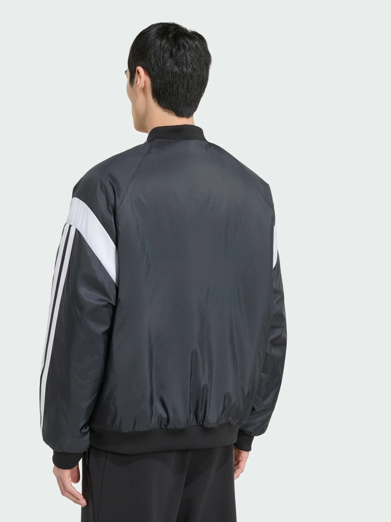 Куртки та дублянки Adidas модель KT1648 Фото