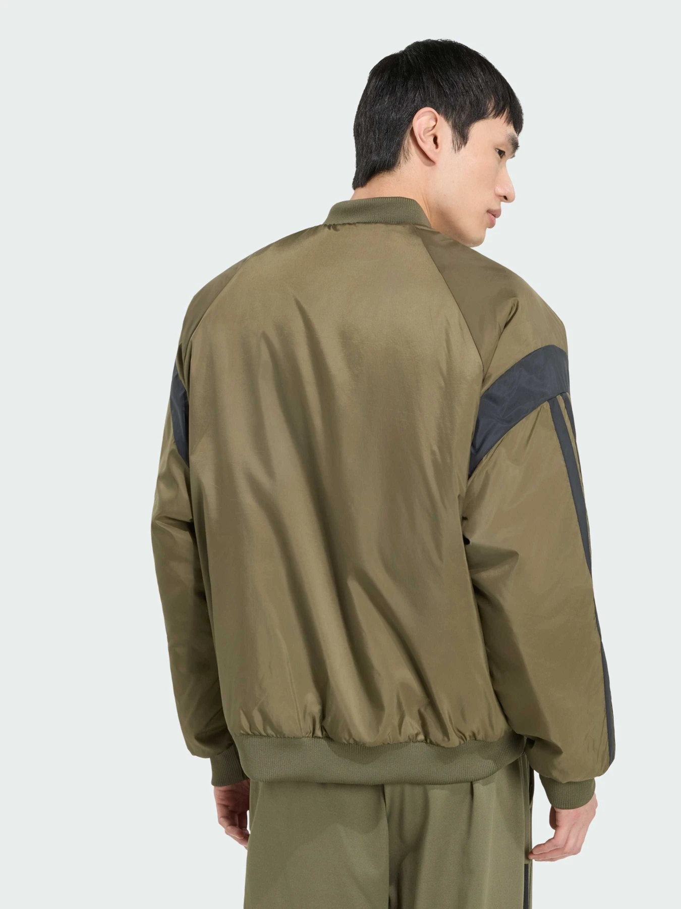 Куртки та дублянки Adidas модель KT1649 Фото
