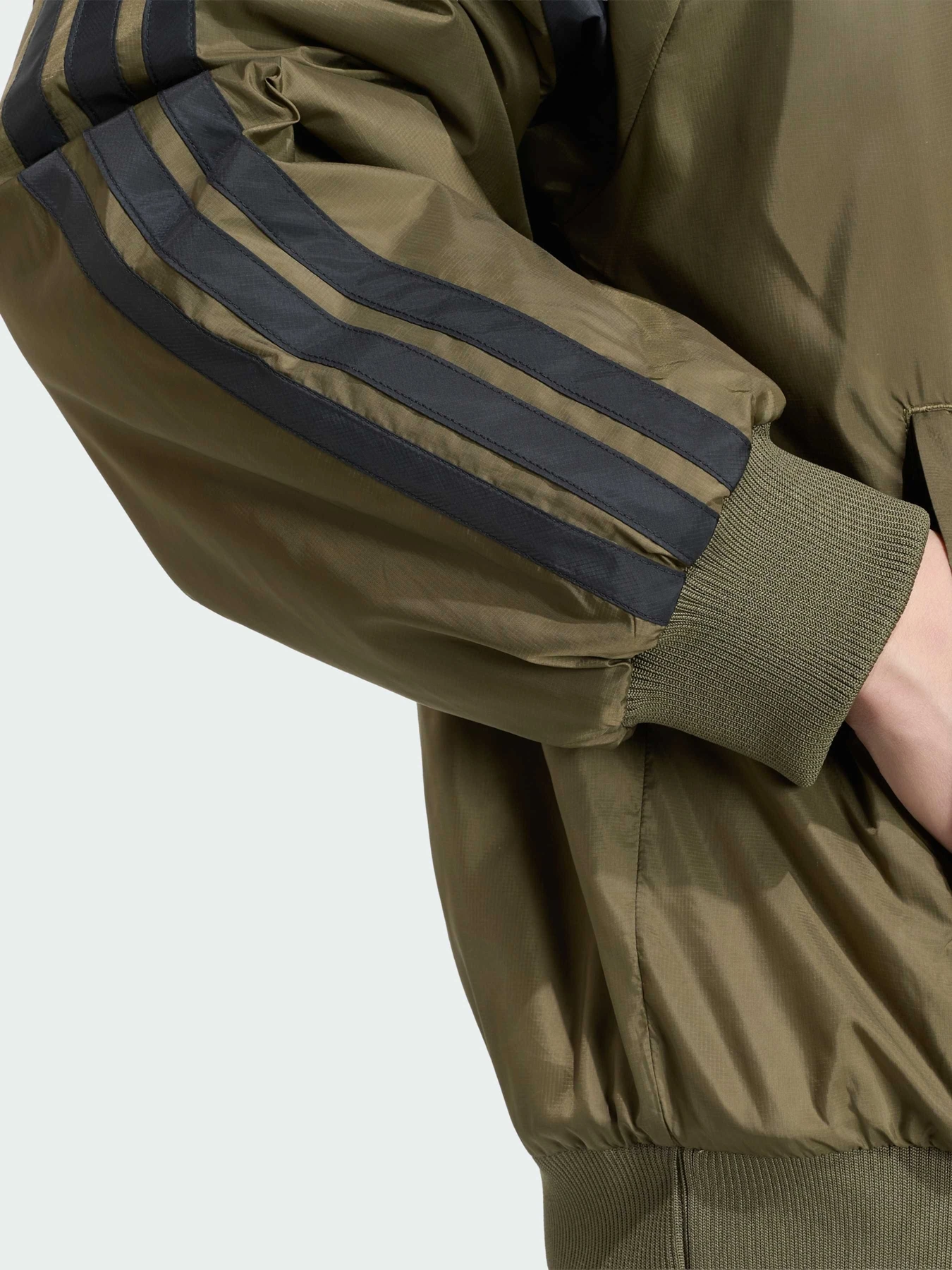 Куртки та дублянки Adidas модель KT1649 Фото