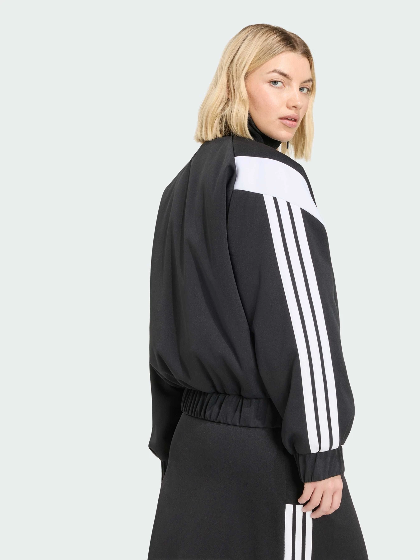 Куртки та дублянки Adidas модель KF2720 Фото