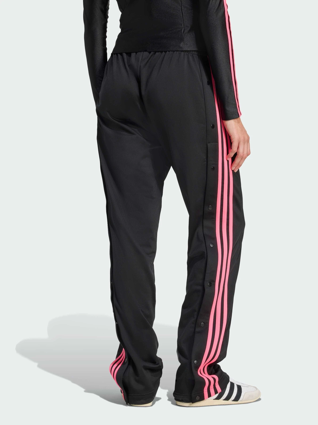 Брюки Adidas Adicolor модель JV7514 Брюки Adidas Adicolor модель JV7514 Фото
