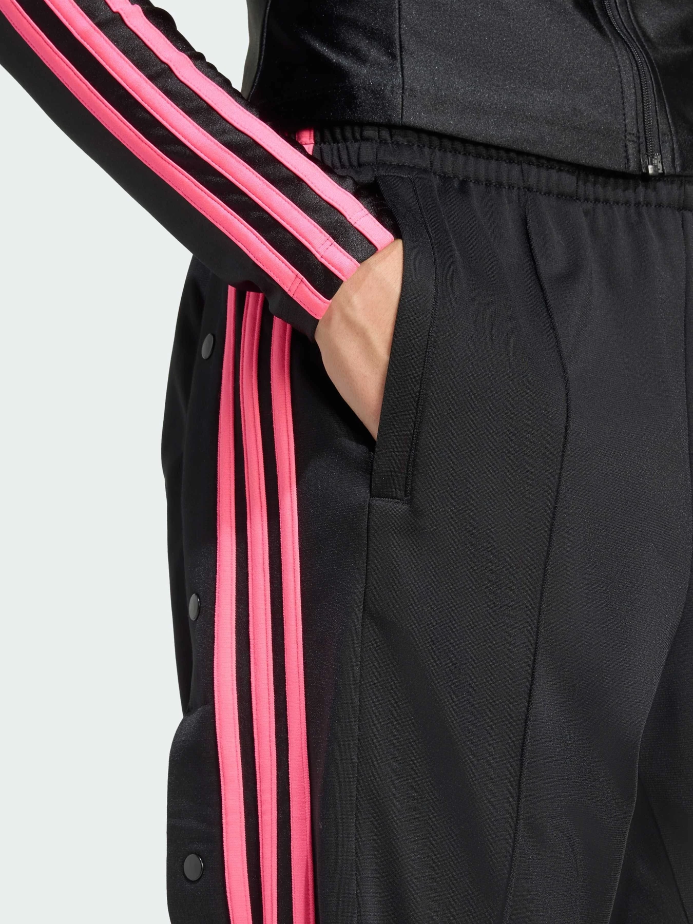 Брюки Adidas Adicolor модель JV7514 Брюки Adidas Adicolor модель JV7514 Фото